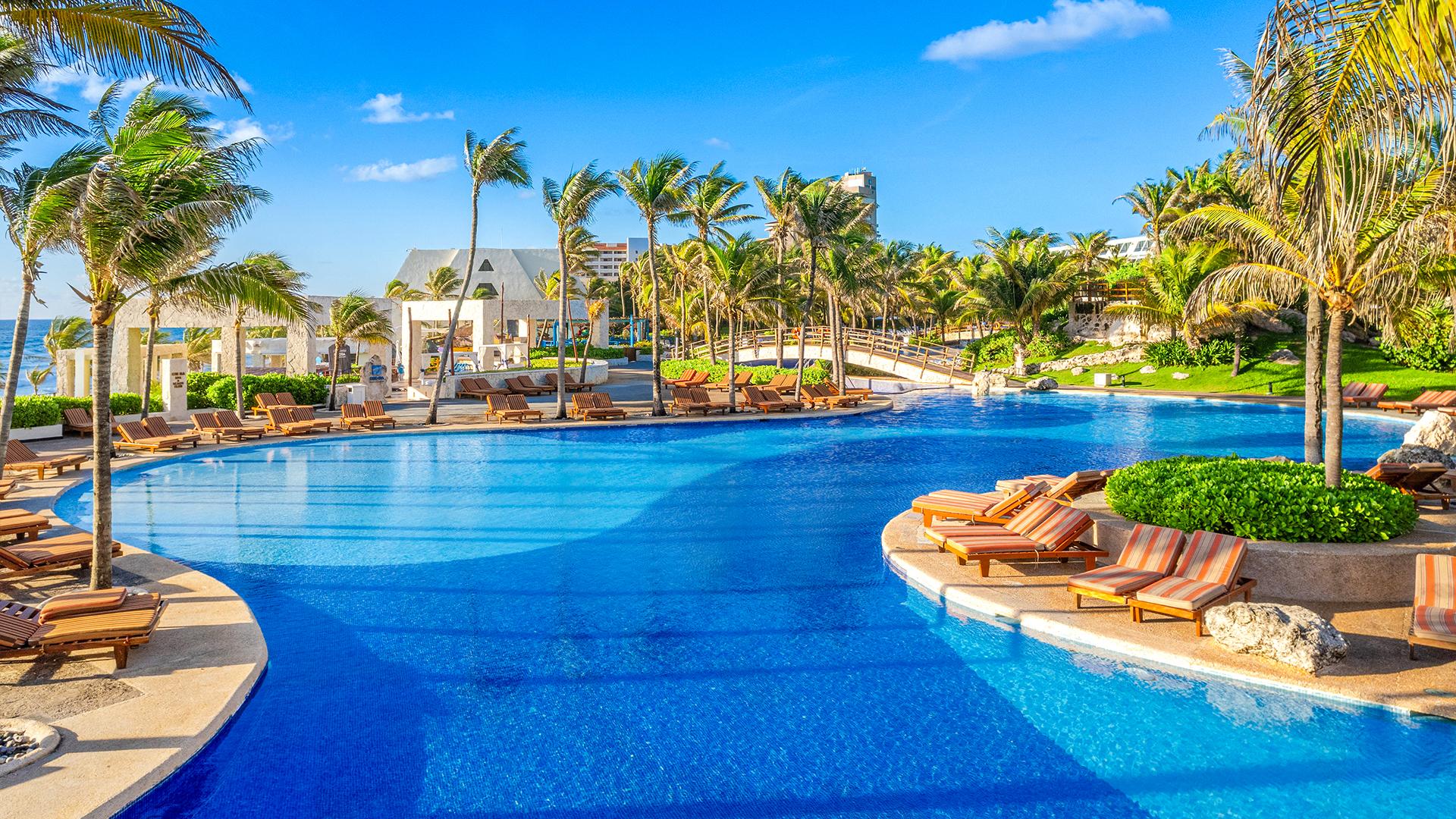 Vista Piscina The Grand Oasis Cancún All Inclusive
