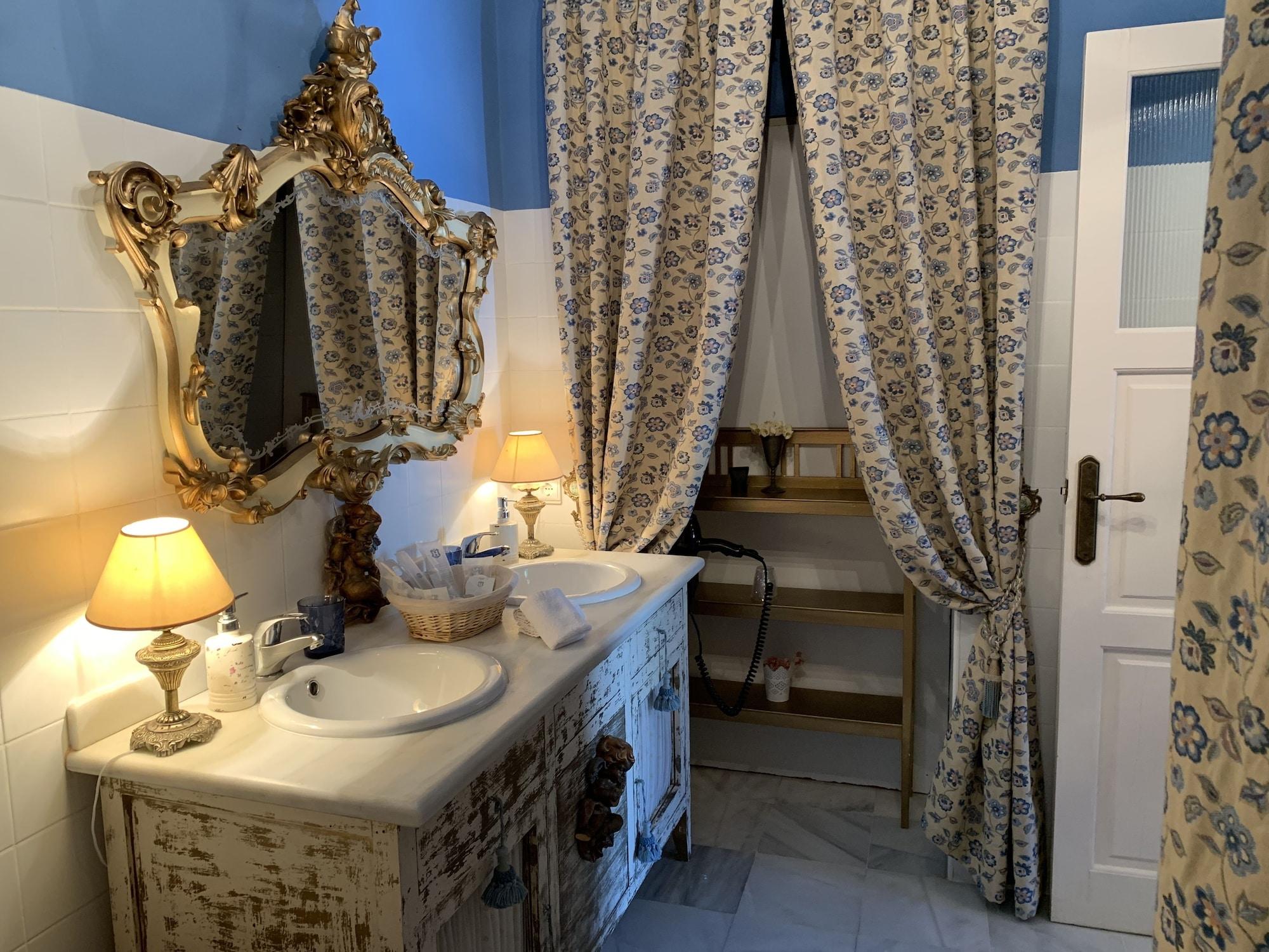 Equipamiento de Habitación Casa Palacio Jerezana