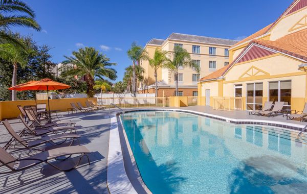 La Quinta Inn & Suites by Wyndham Orlando Universal area - Hoteles cerca de Universal Studios en Orlando