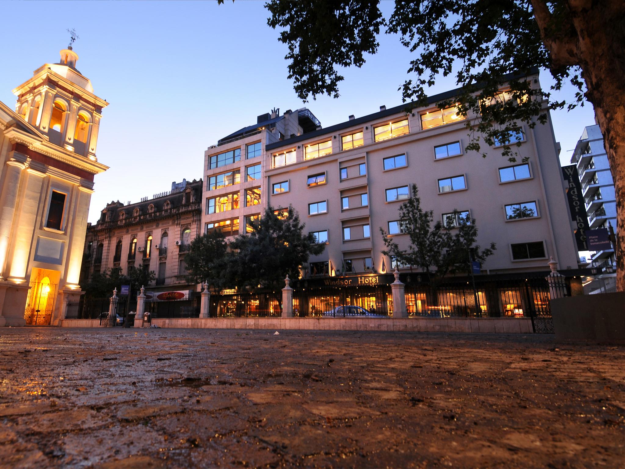 Vista Exterior Windsor Hotel & Tower