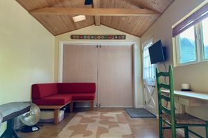Renta temporal - Charming Beach Bungalow in Midtown ++