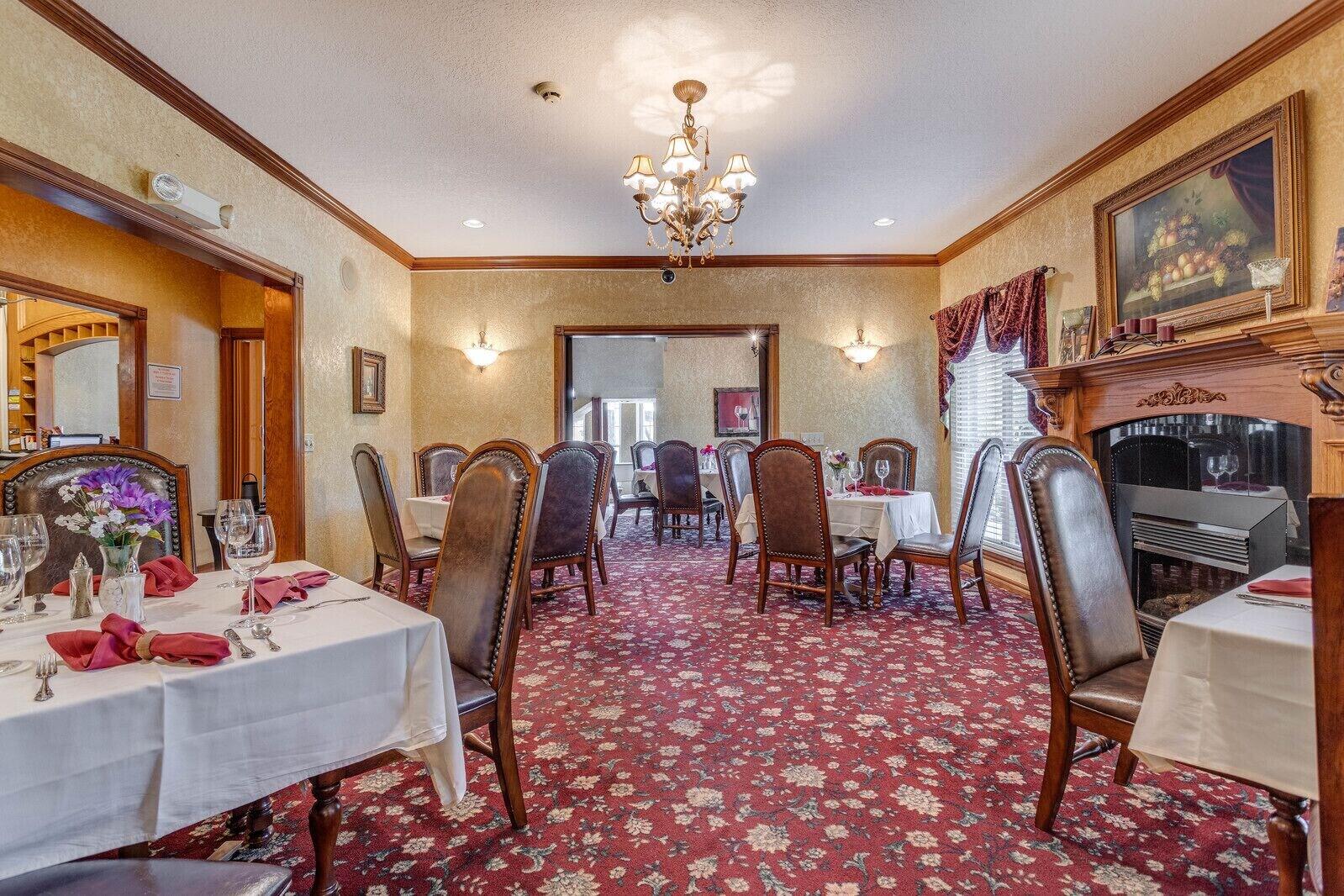 Restaurant The Whispering Pines Inn Bed & Breakfast