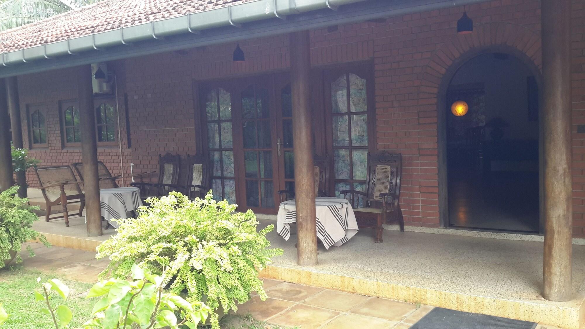 Varios Arangala Bungalow