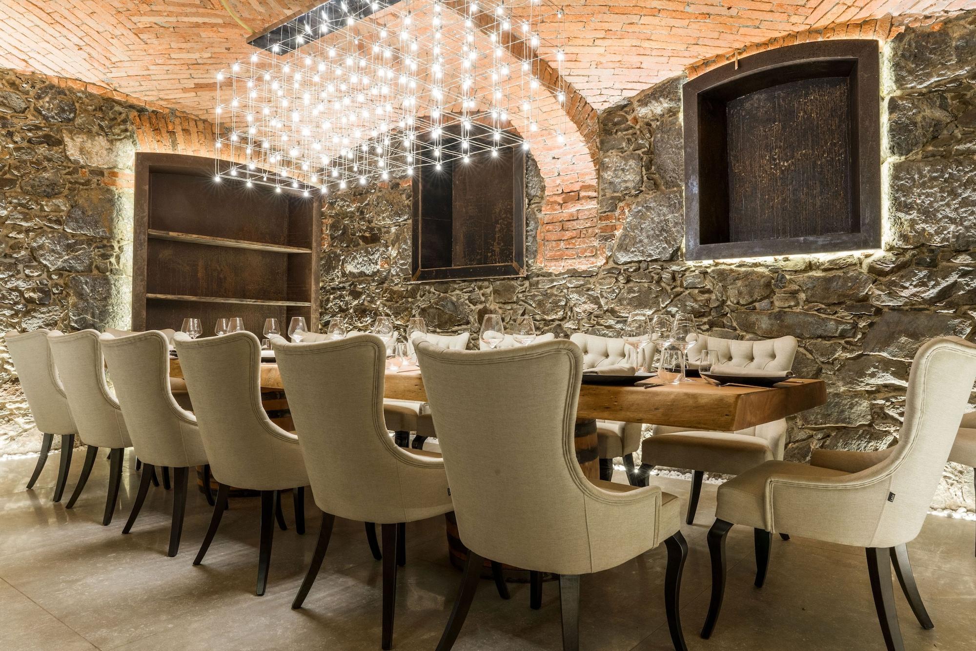 Varios Hotel Morea