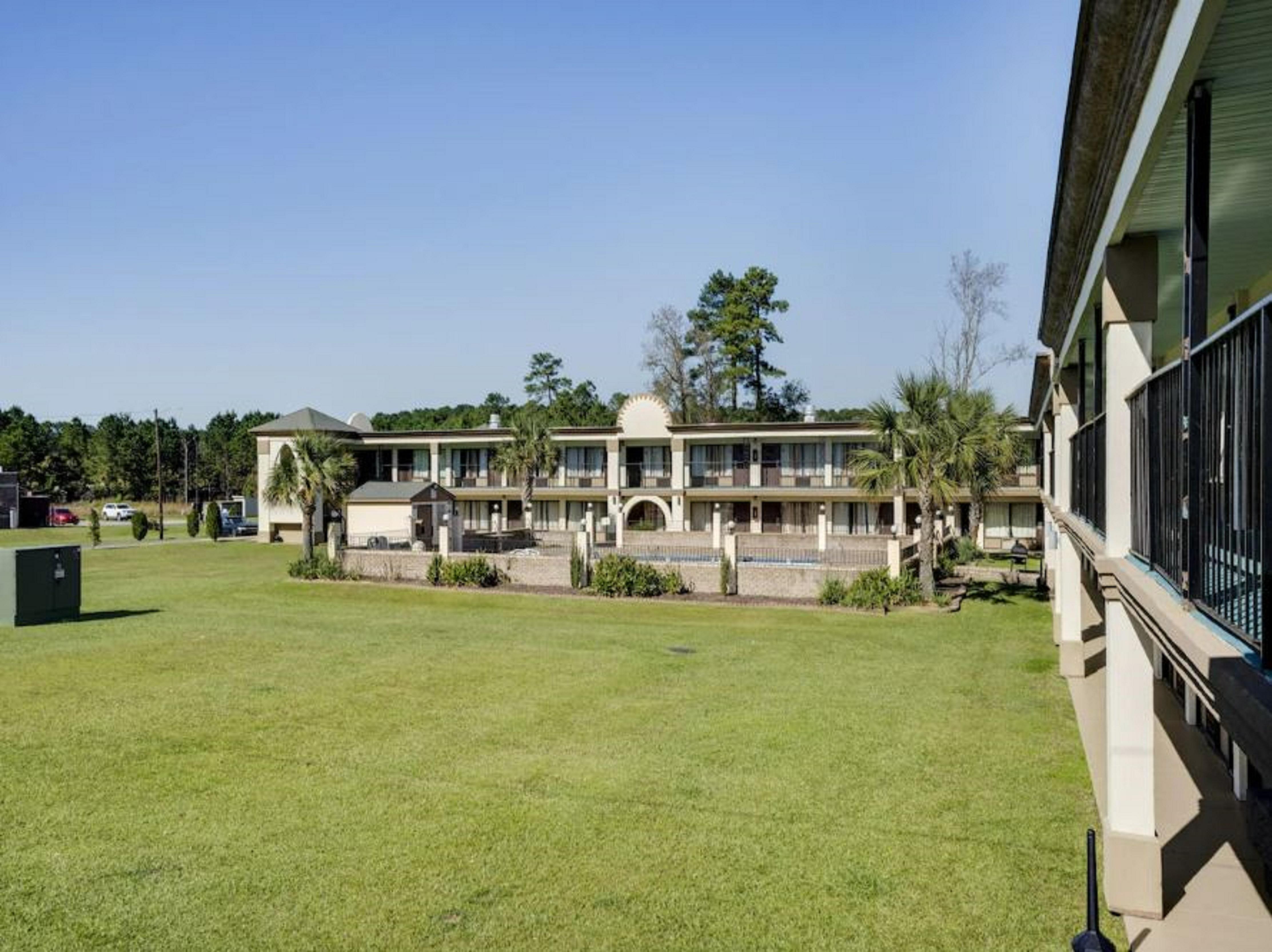 Vista Piscina OYO Hotel Wade/Fayetteville I-95 South