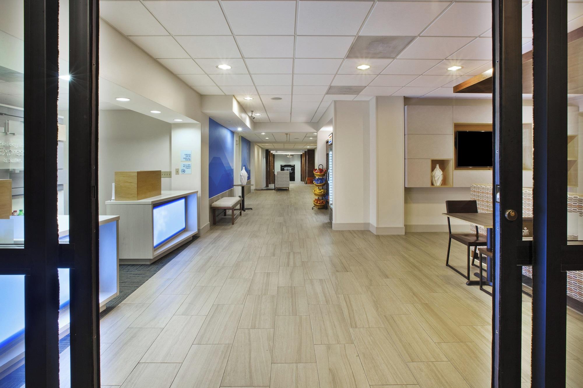 Vista Exterior Holiday Inn Express & Suites Manchester by IHG