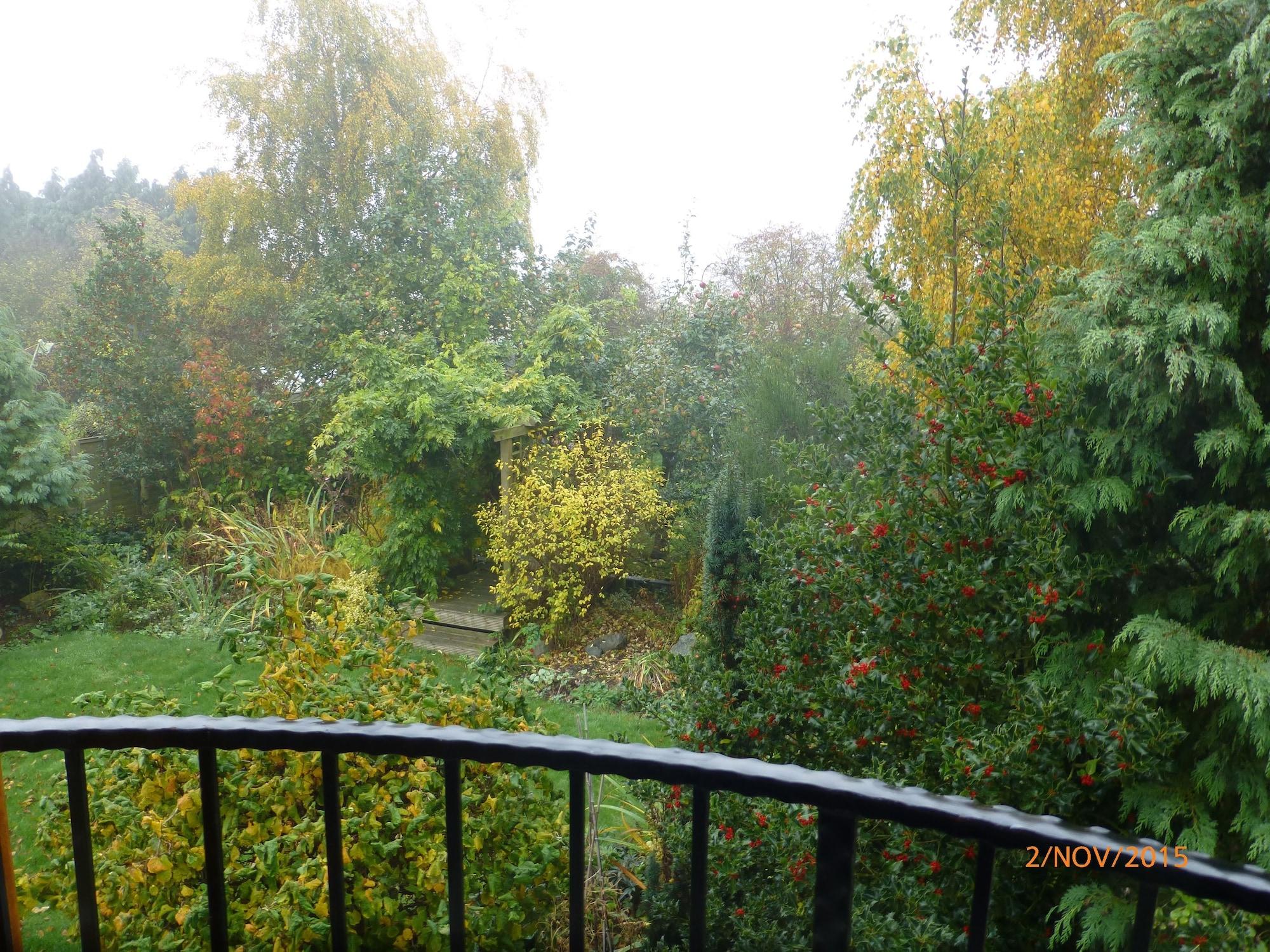 Varios Field View B&B