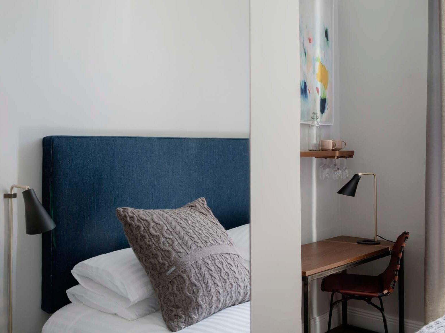 Varios Pembroke Hall