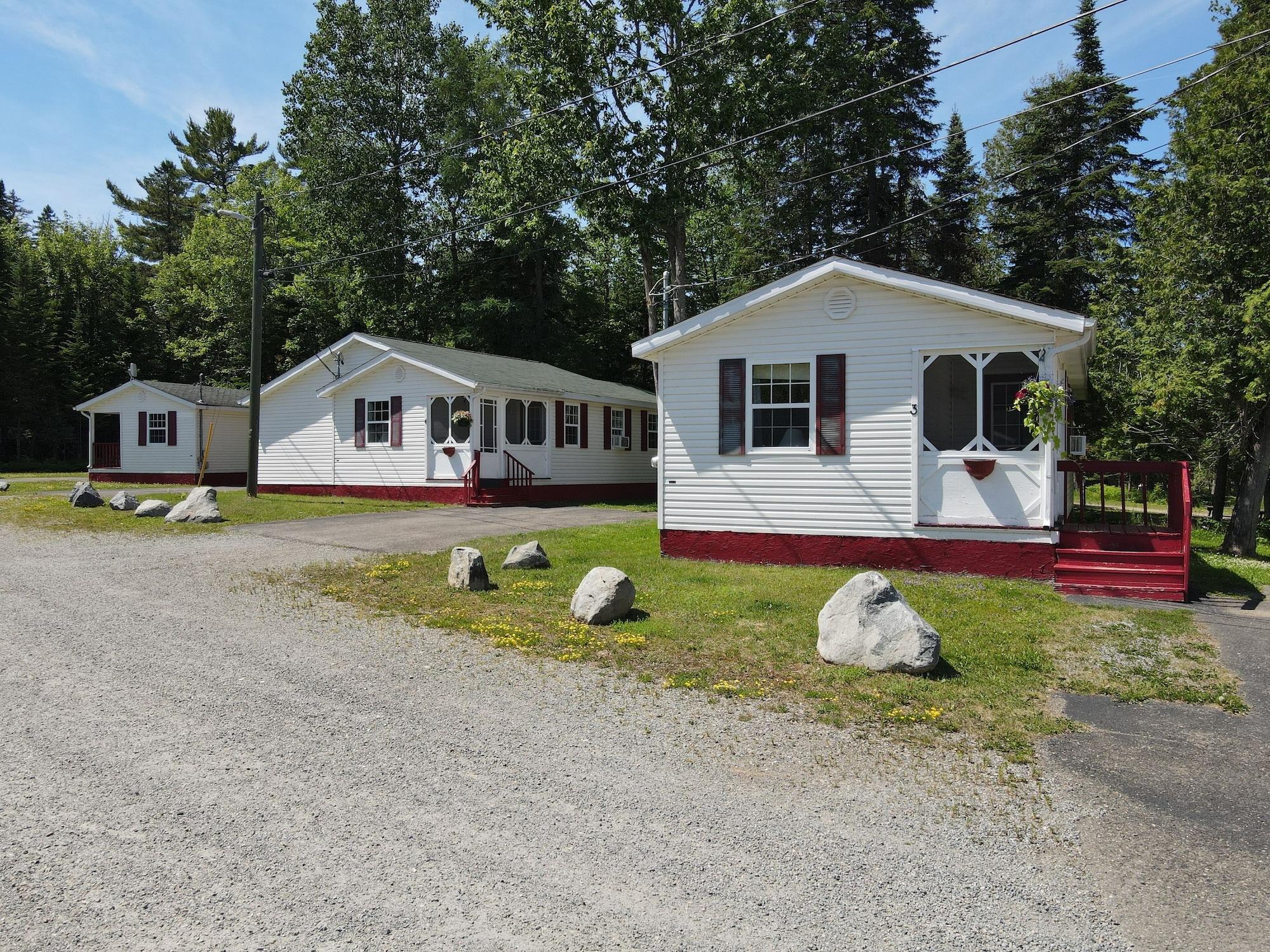 Vista Exterior Lakeside Stays