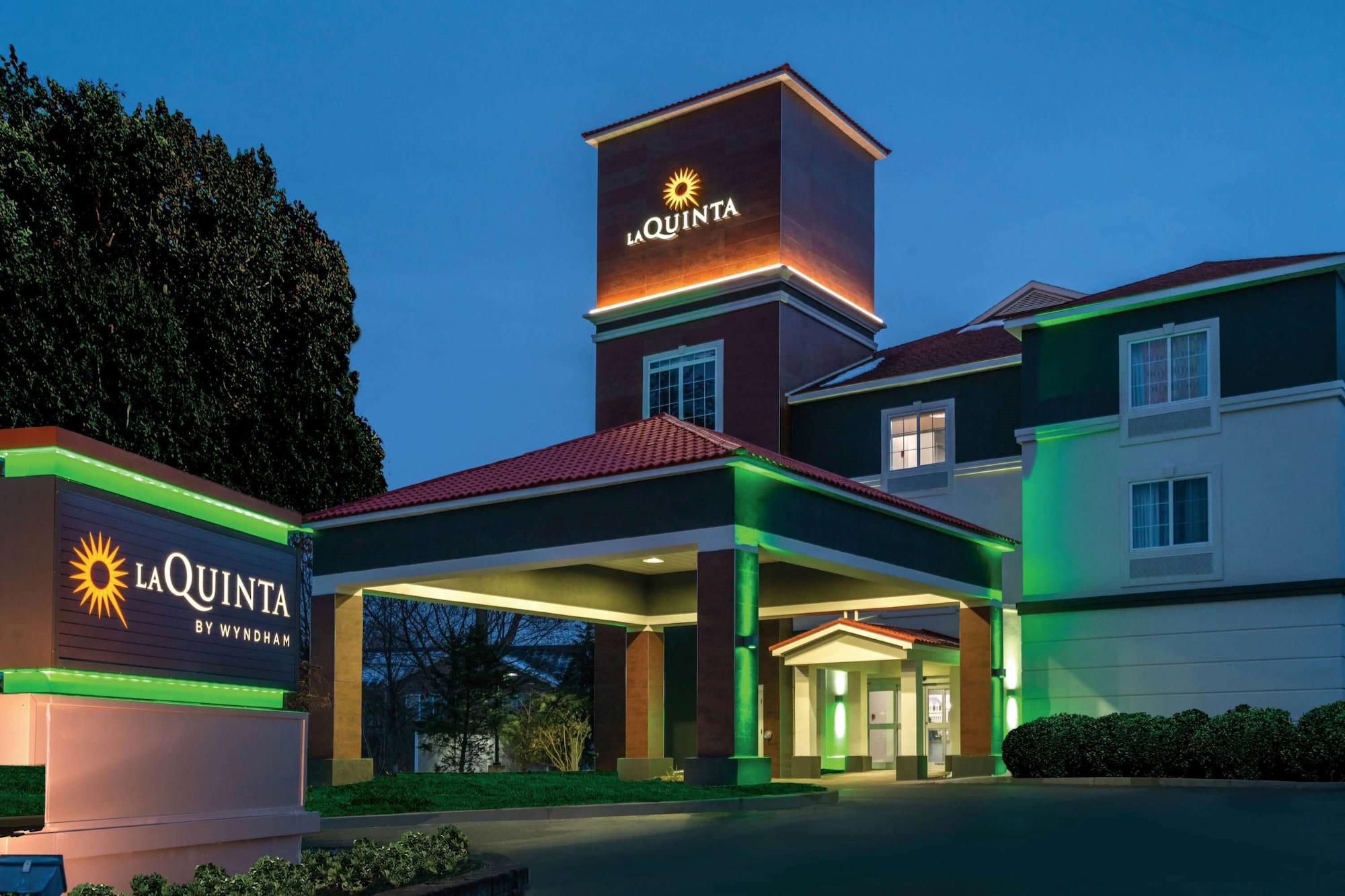 Vista Exterior La Quinta Inn & Suites by Wyndham Latham Albany Airport