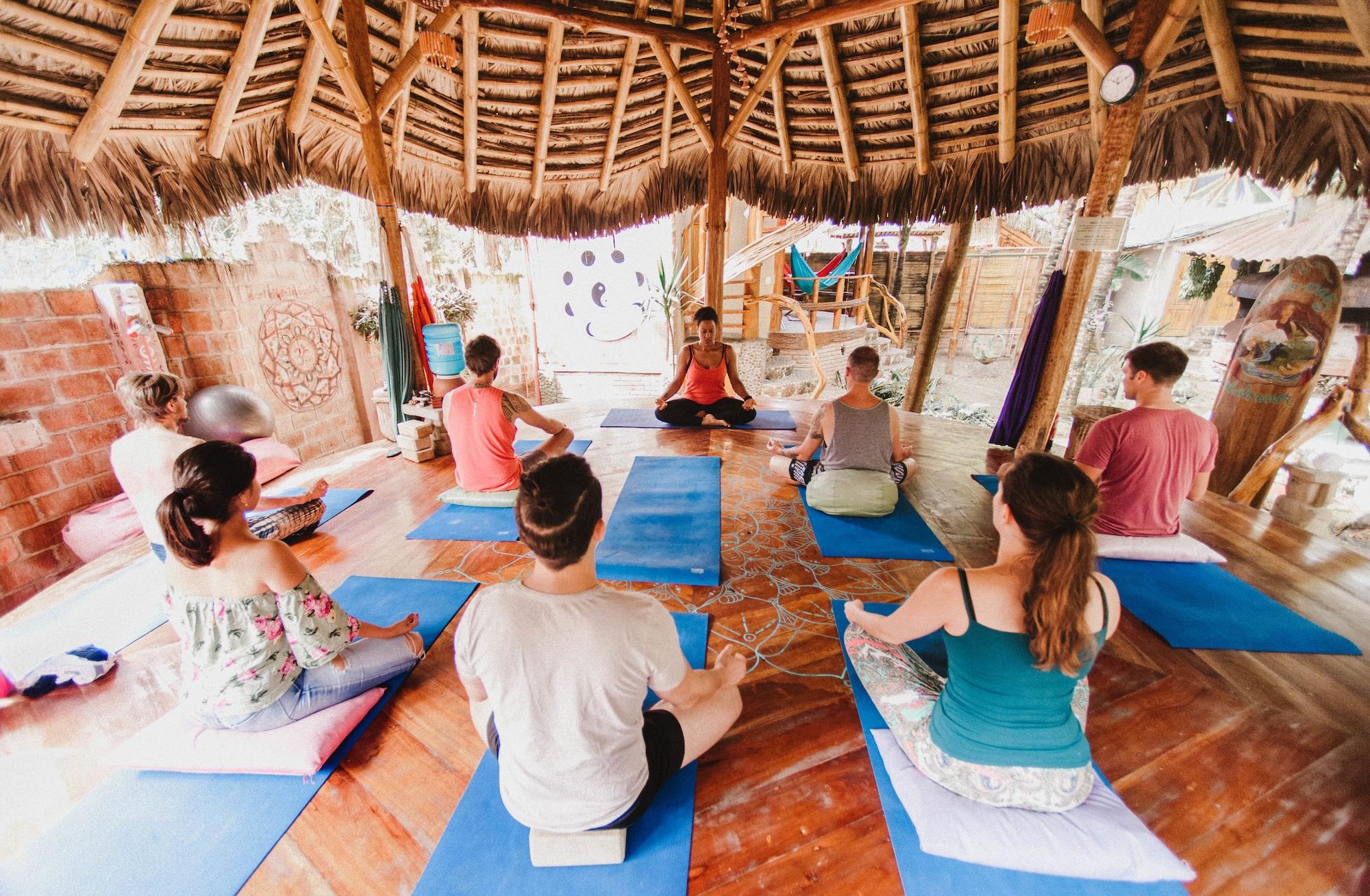 Gimnasio Balsa Surf Camp by Rotamundos