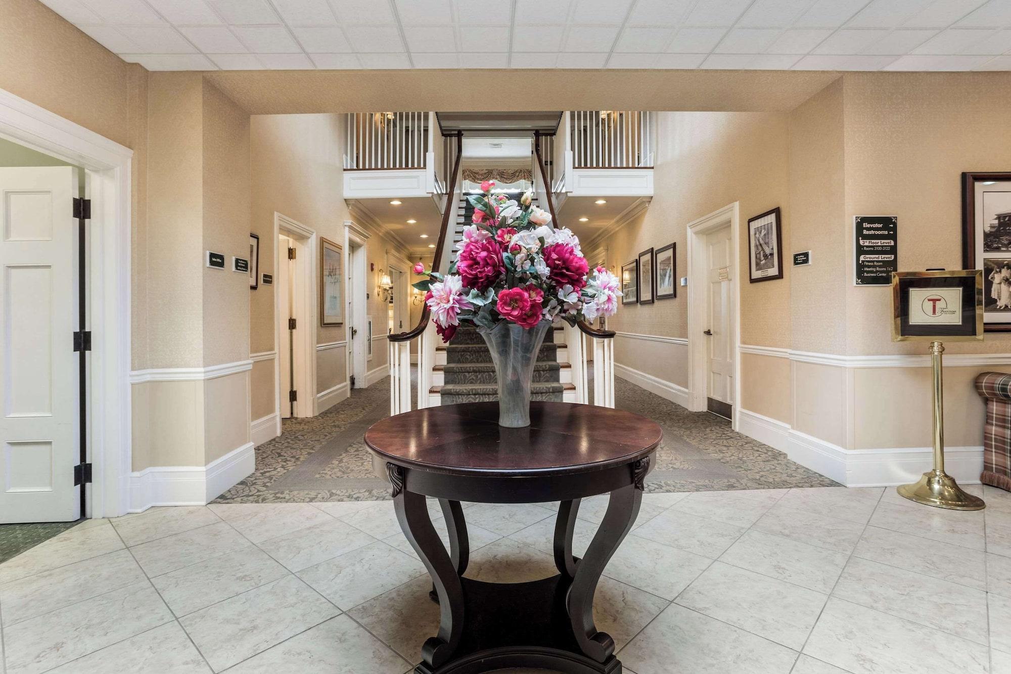 Vista Lobby Traditions Hotel & Spa, Ascend Hotel Collection