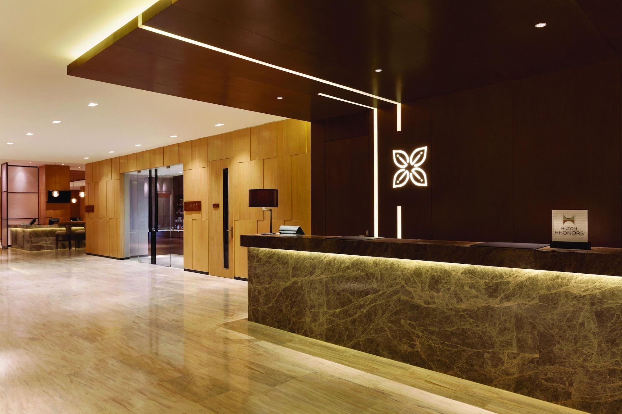 Vista Lobby Hilton Garden Inn Dandong