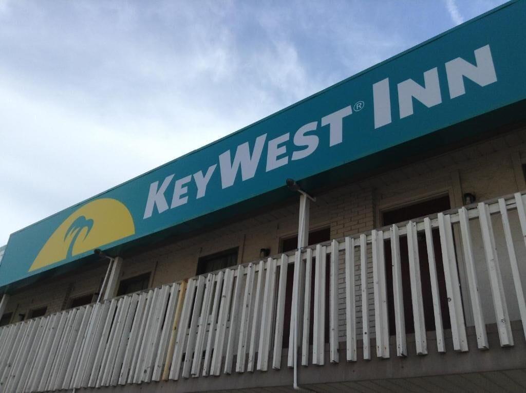 Vista Exterior Key West Inn Hobart