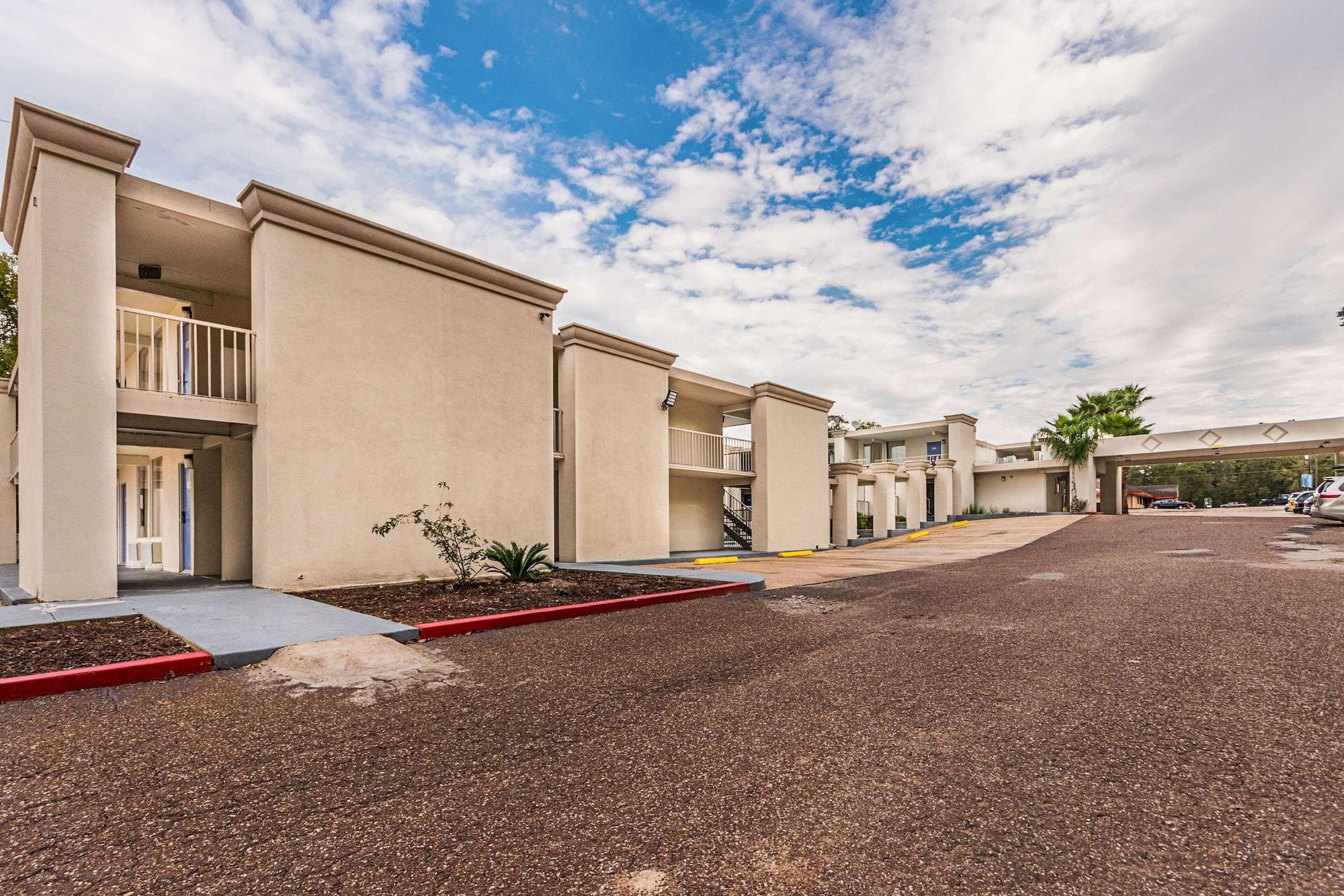 Vista Exterior Motel 6 Cleveland, TX