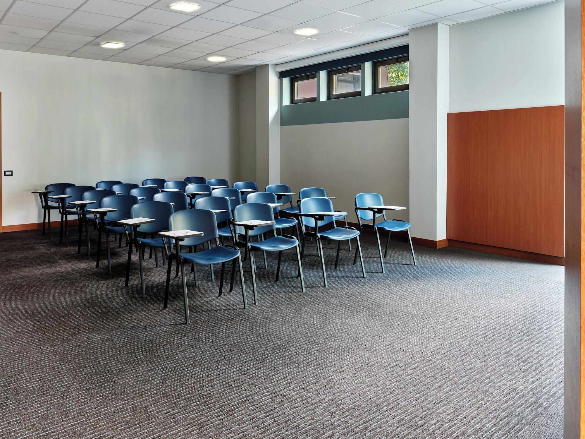 Sala de Reuniones Holiday Inn Express Milan - Malpensa Airport by IHG