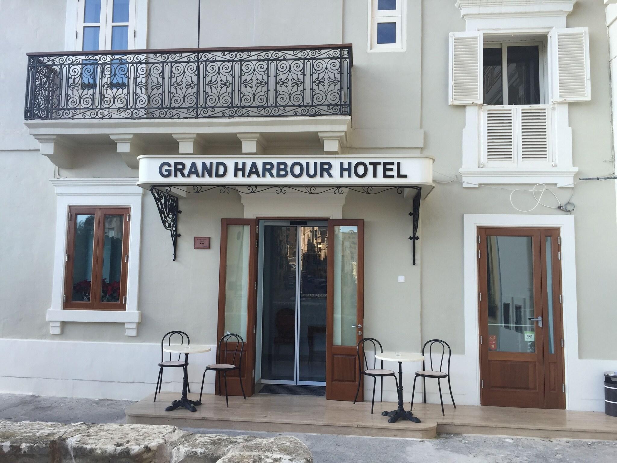 Vista Exterior Grand Harbour Hotel
