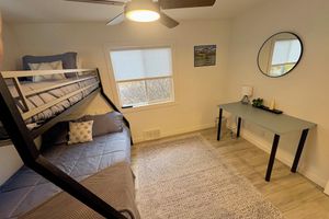 Renta Vacacional - Renovated 3-bedroom house in Cherry Creek