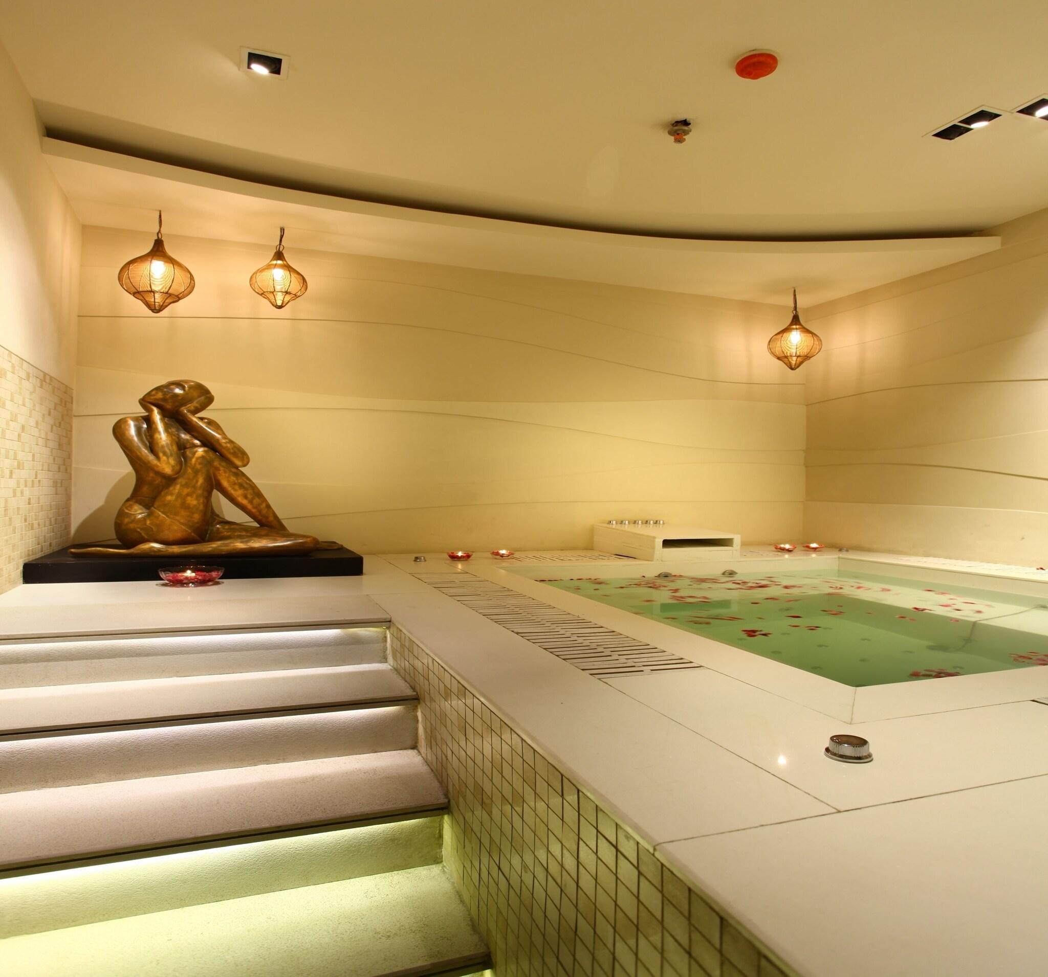 Vista Exterior Mahagun Sarovar Portico Suites Ghaziabad