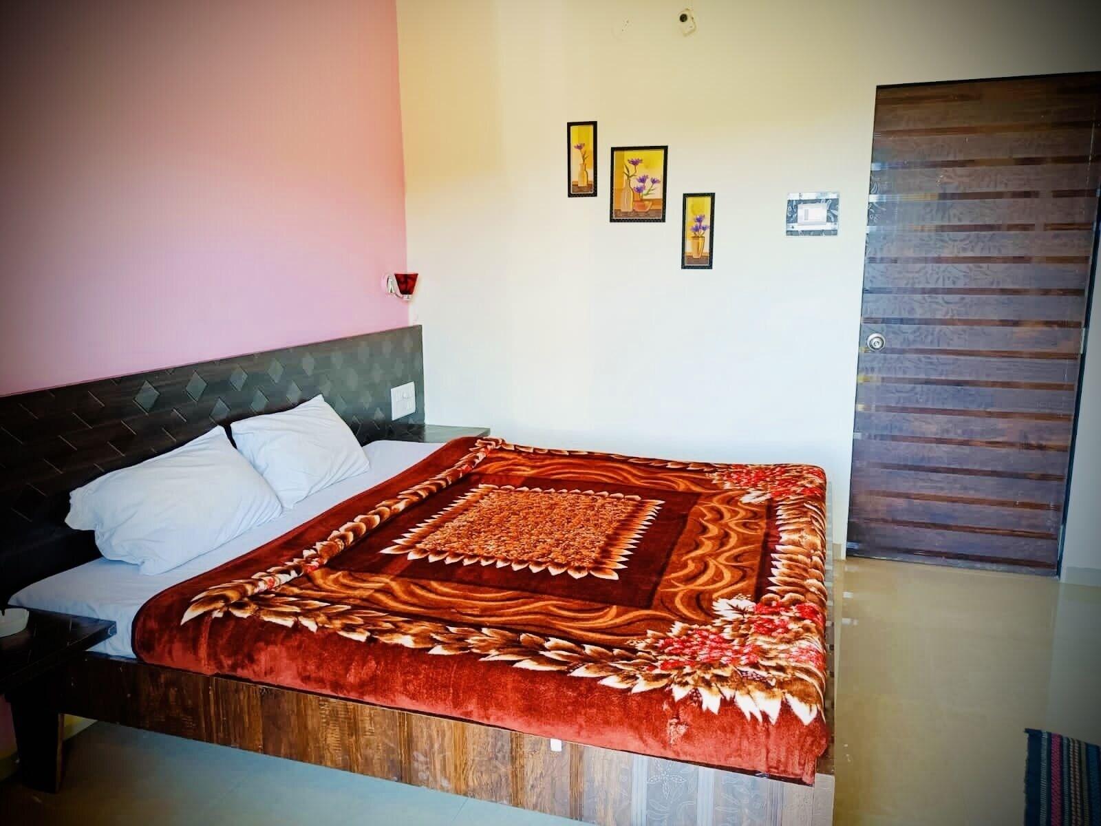 Vista Exterior Surabhi Hill View