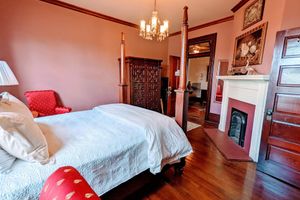 Alojamiento - The Drane Room at The Town House Inn in charming Buena Vista, Ga