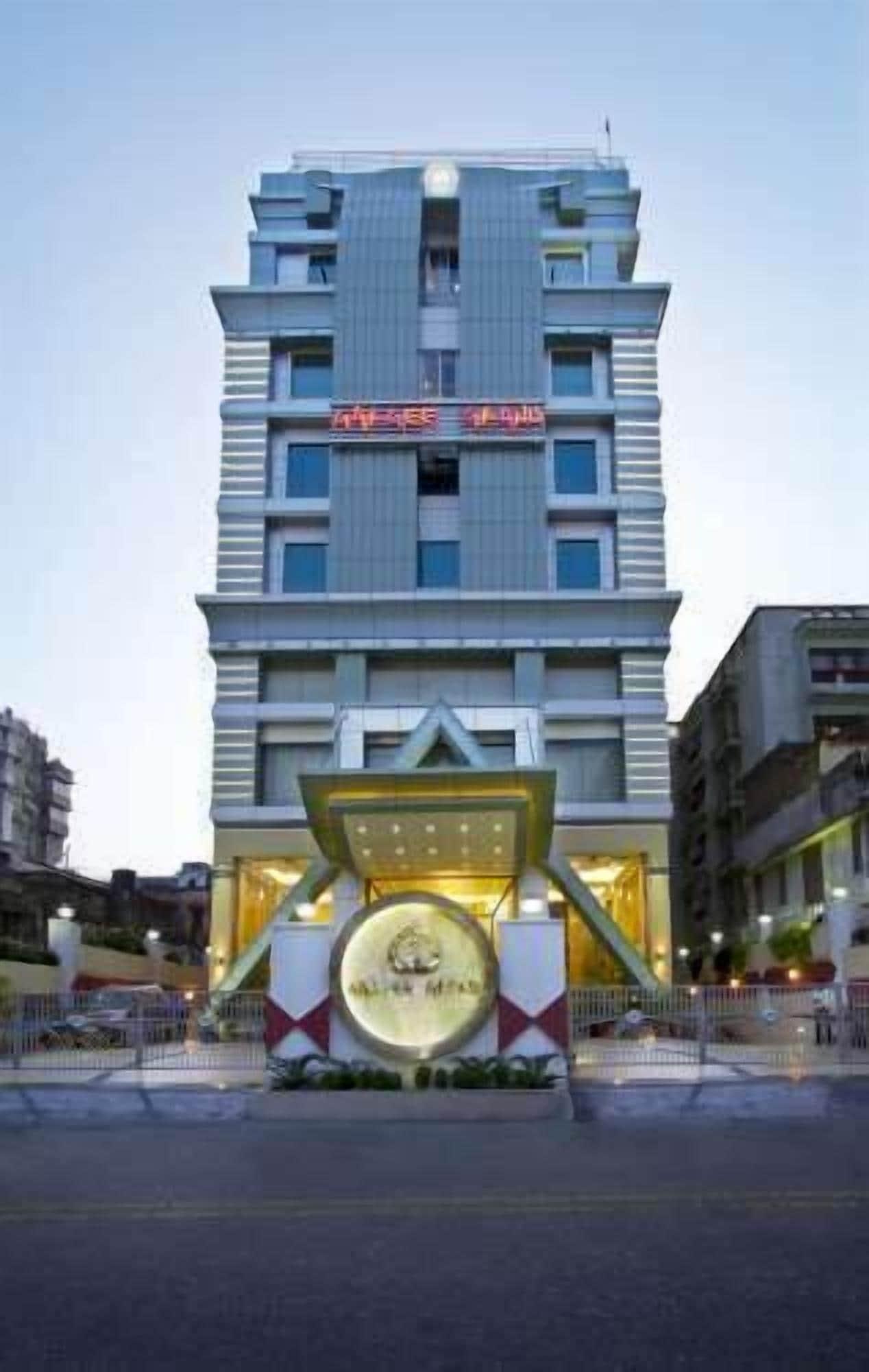 Vista Exterior Gargee Grand Patna