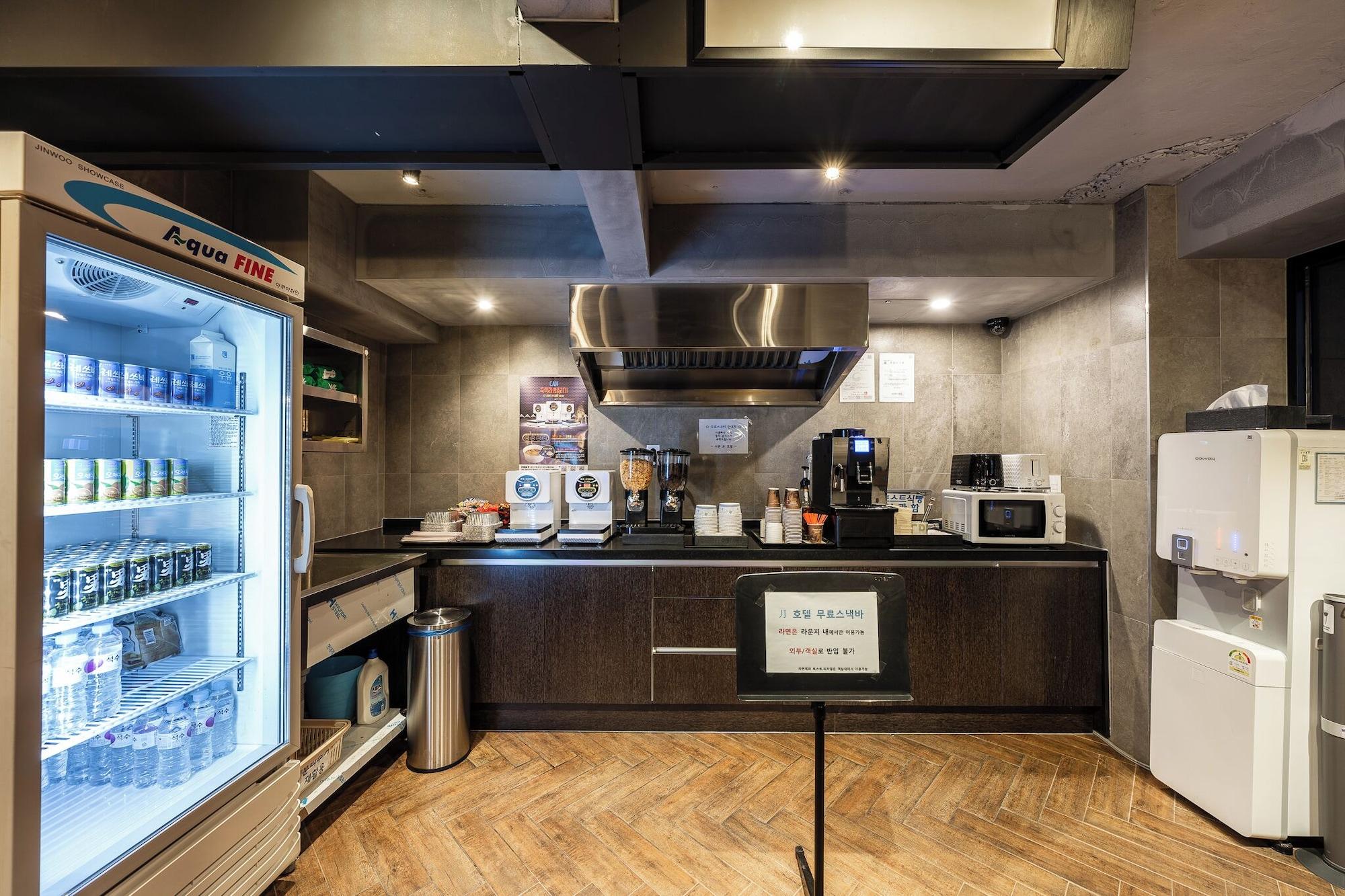 Restaurant Shinchon Wol Hotel