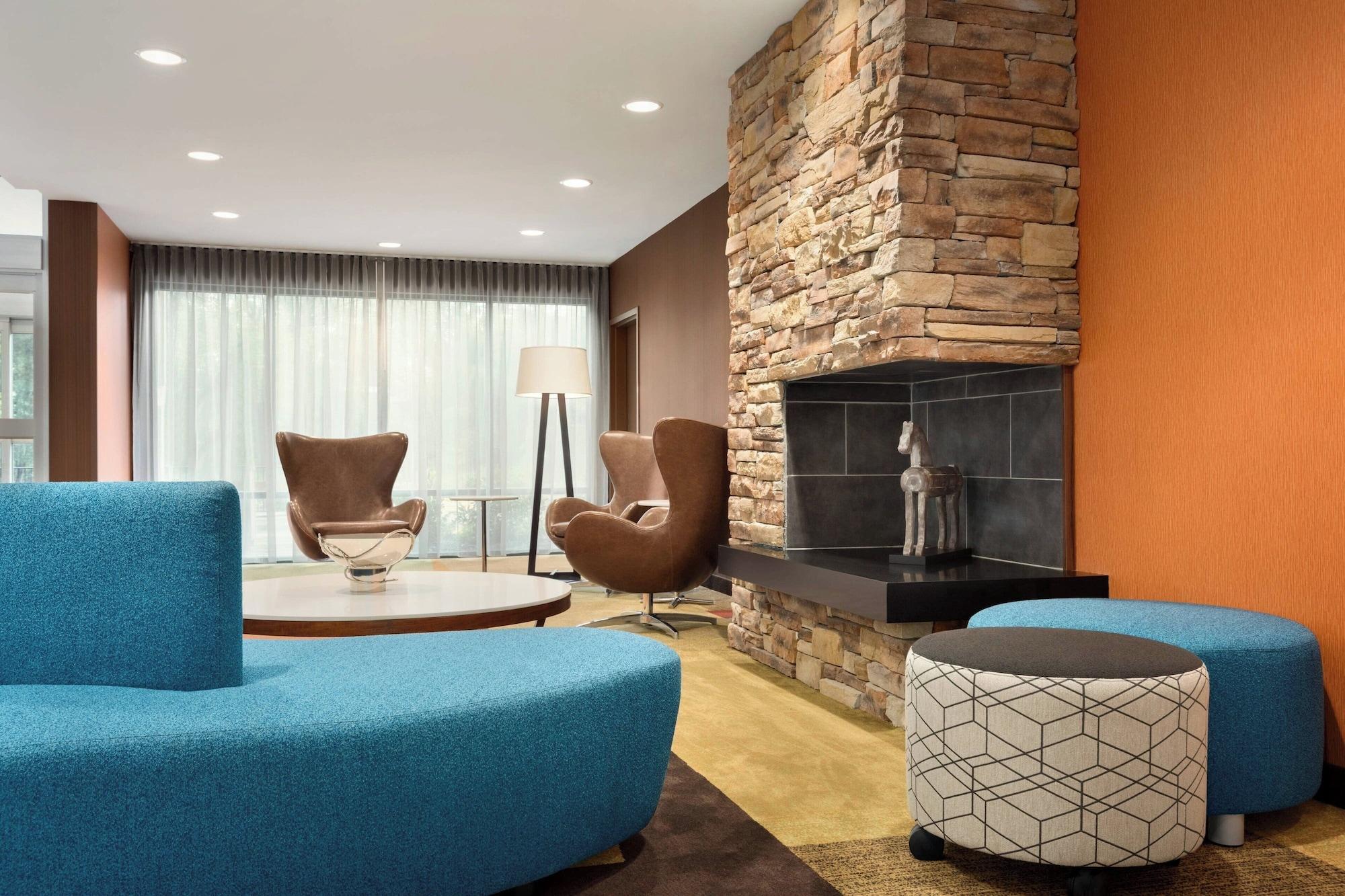 Vista Lobby Fairfield Inn & Suites by Marriott Charlottesville Downtown/University Area
