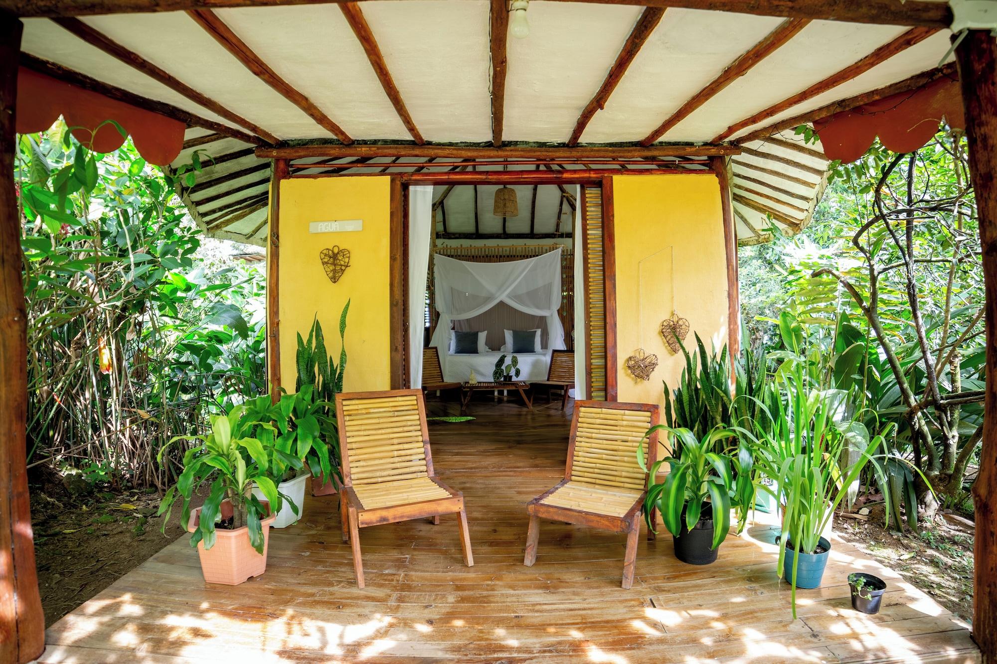 Equipamiento de Habitación Ecolodge Raíces