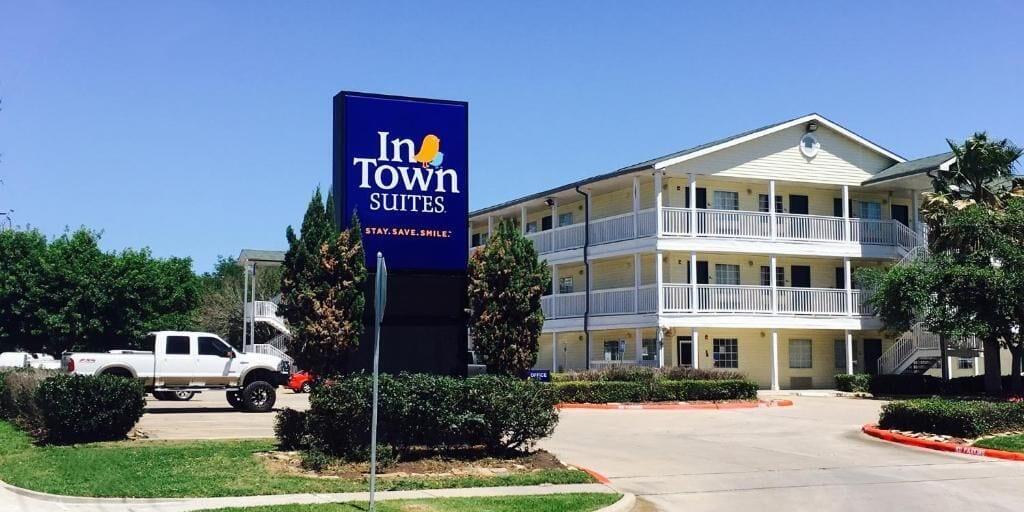 Vista Exterior Intown Suites Extended Stay Select Houston - Stafford