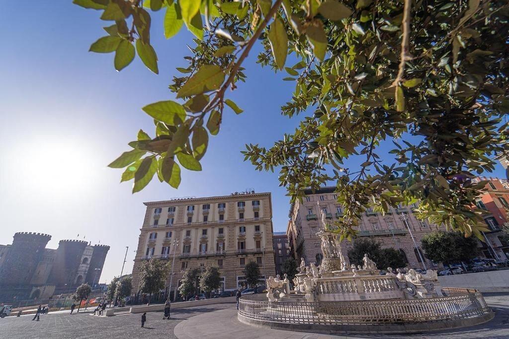 Vista Exterior Royal House Napoli Centro