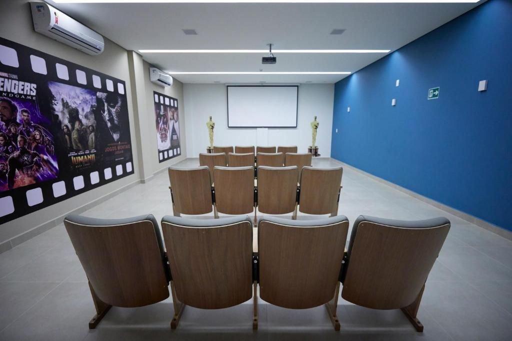 Sala de Reuniones Conforto em Praias do Lago Eco Resort - Caldas Novas - Goiás por 365 Temporada