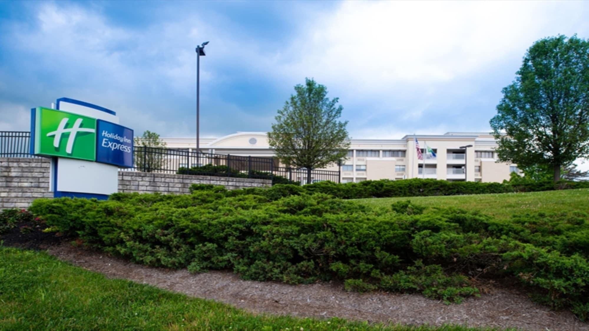 Vista Exterior Holiday Inn Express West Cincinnati by IHG