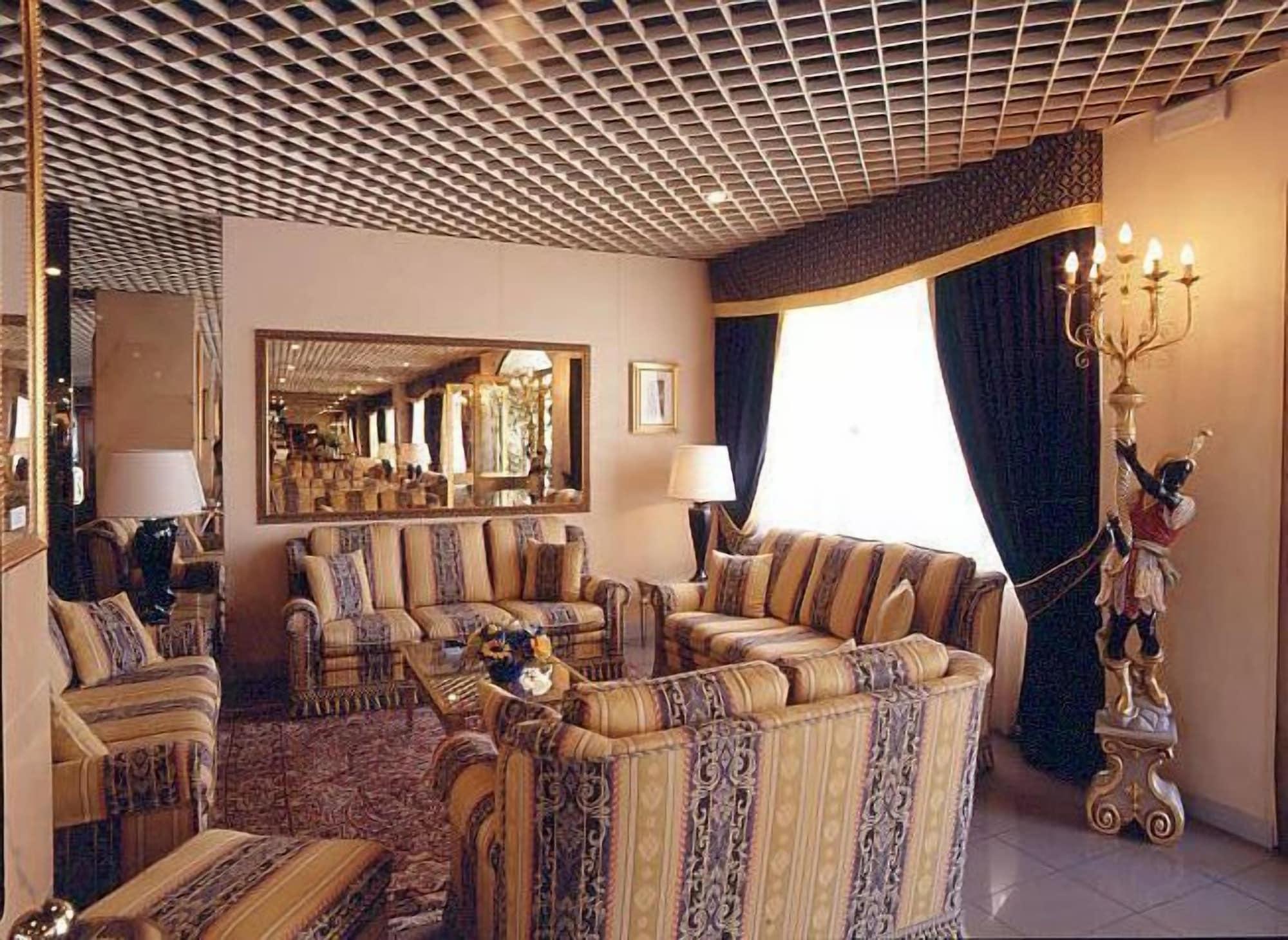 Vista Lobby Grand Hotel Dei Cesari