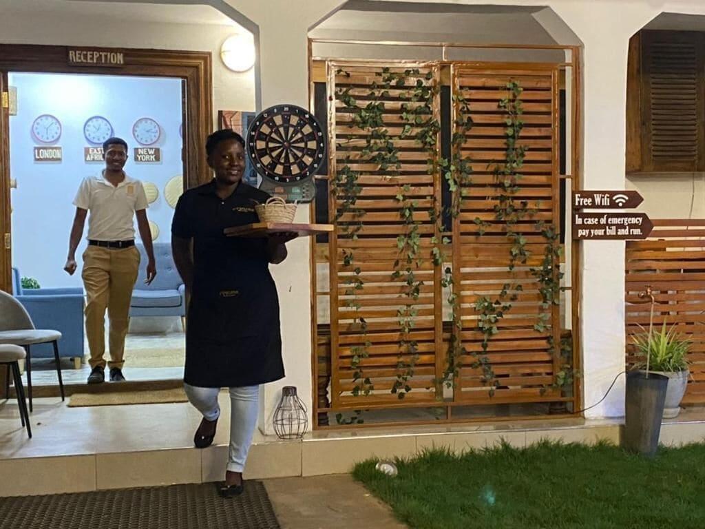 Varios Chukwani Executive Inn