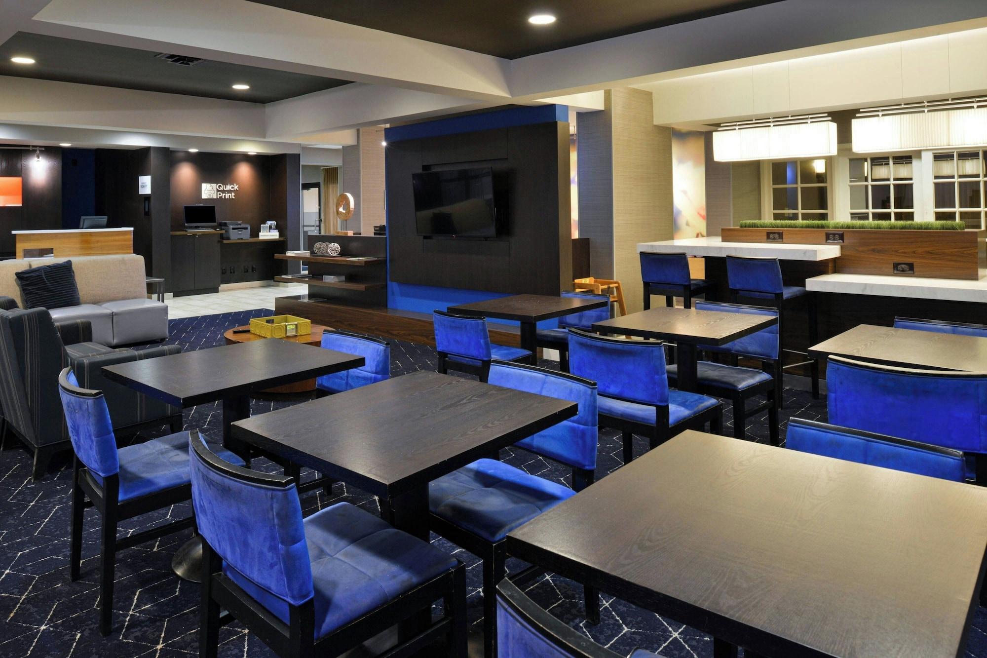 Vista Lobby Courtyard by Marriott Detroit Utica