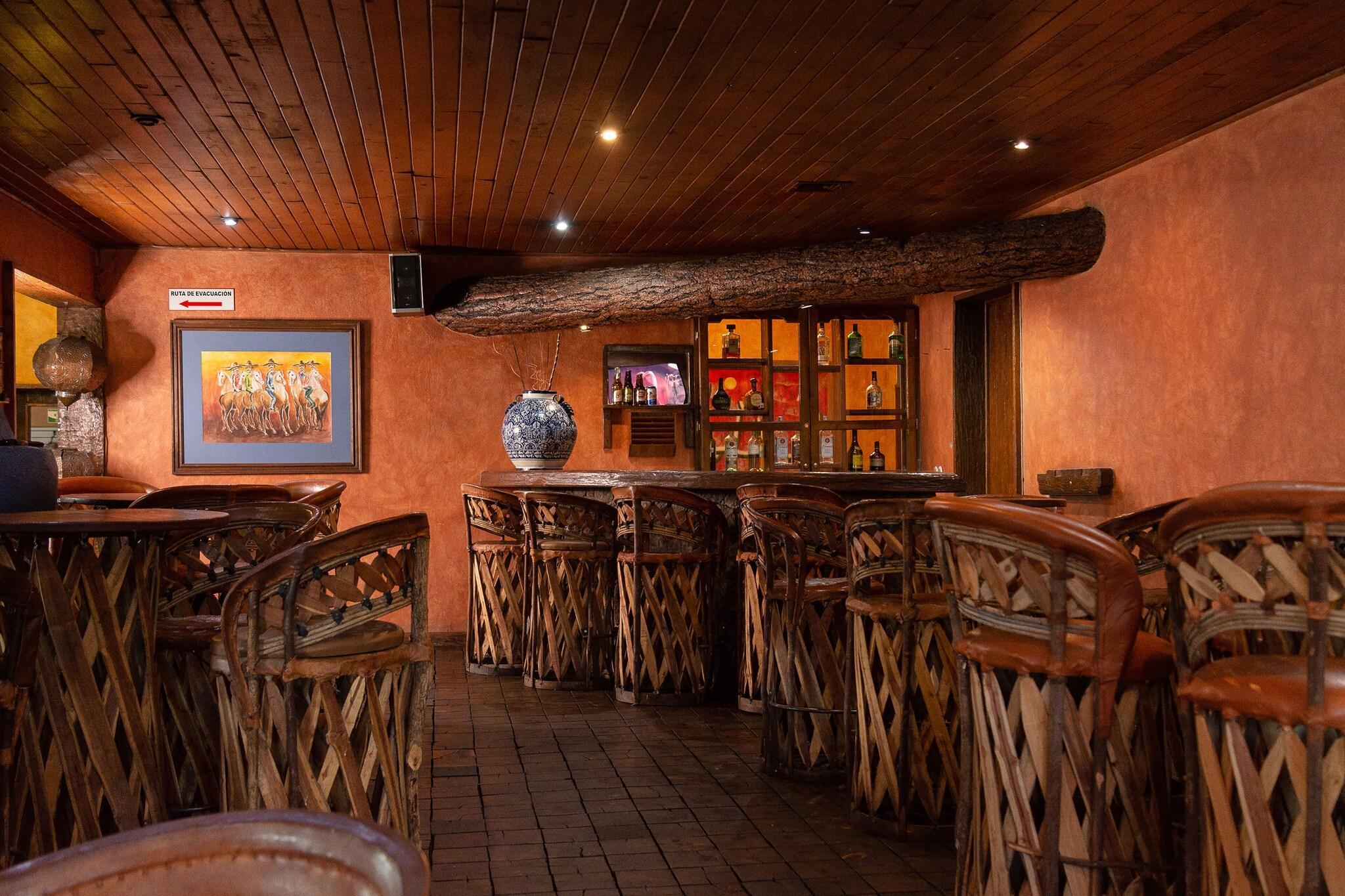 Bar/Salón Villa Mexicana Creel Mountain Lodge
