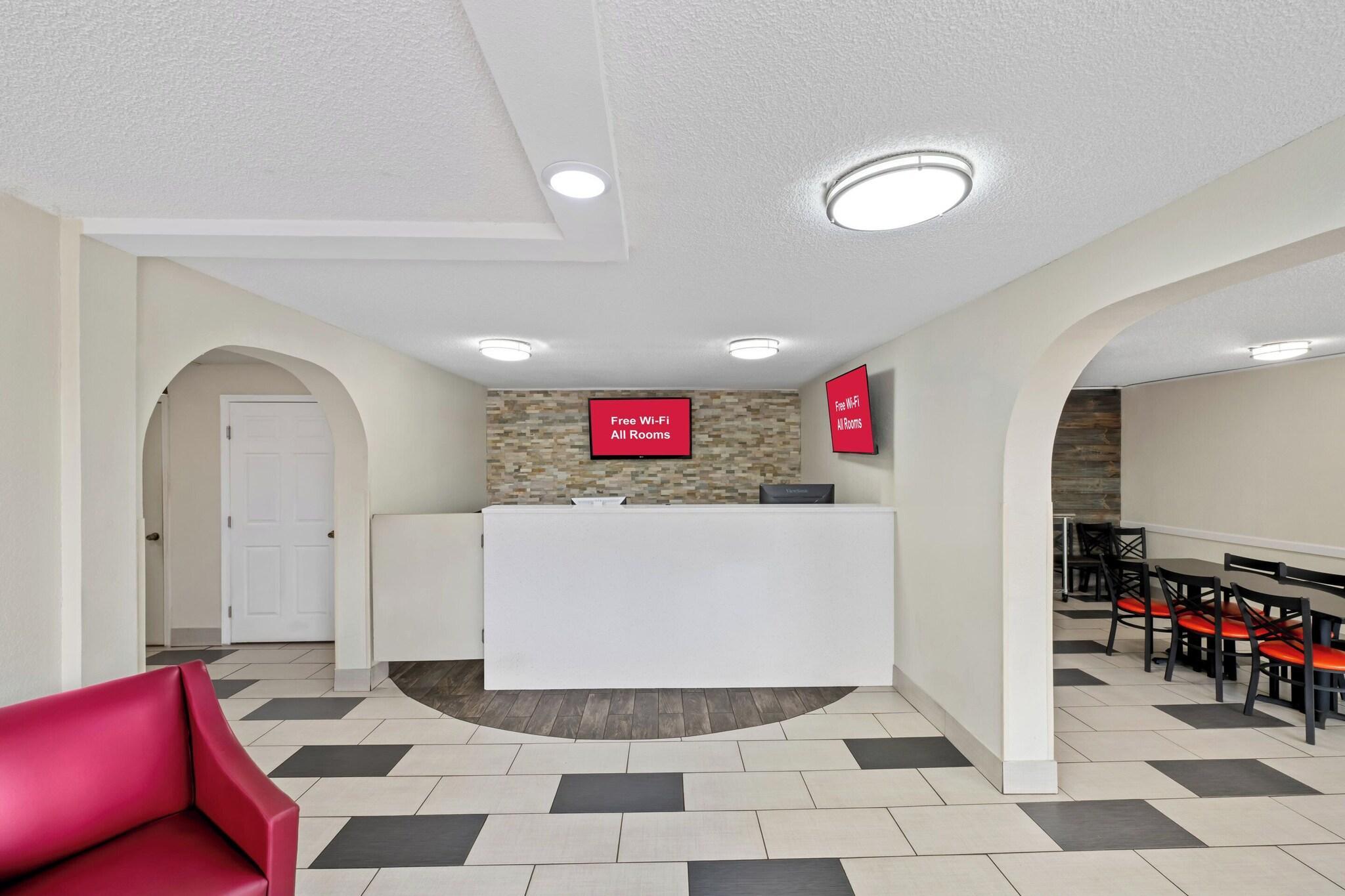 Vista Lobby Red Roof Inn Charlotte - Airport