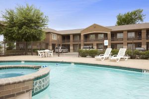 Alojamiento - Howard Johnson by Wyndham Grand Prairie Lone Star