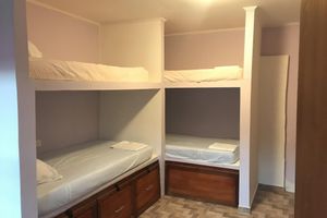 Alojamiento - Dora Hostel