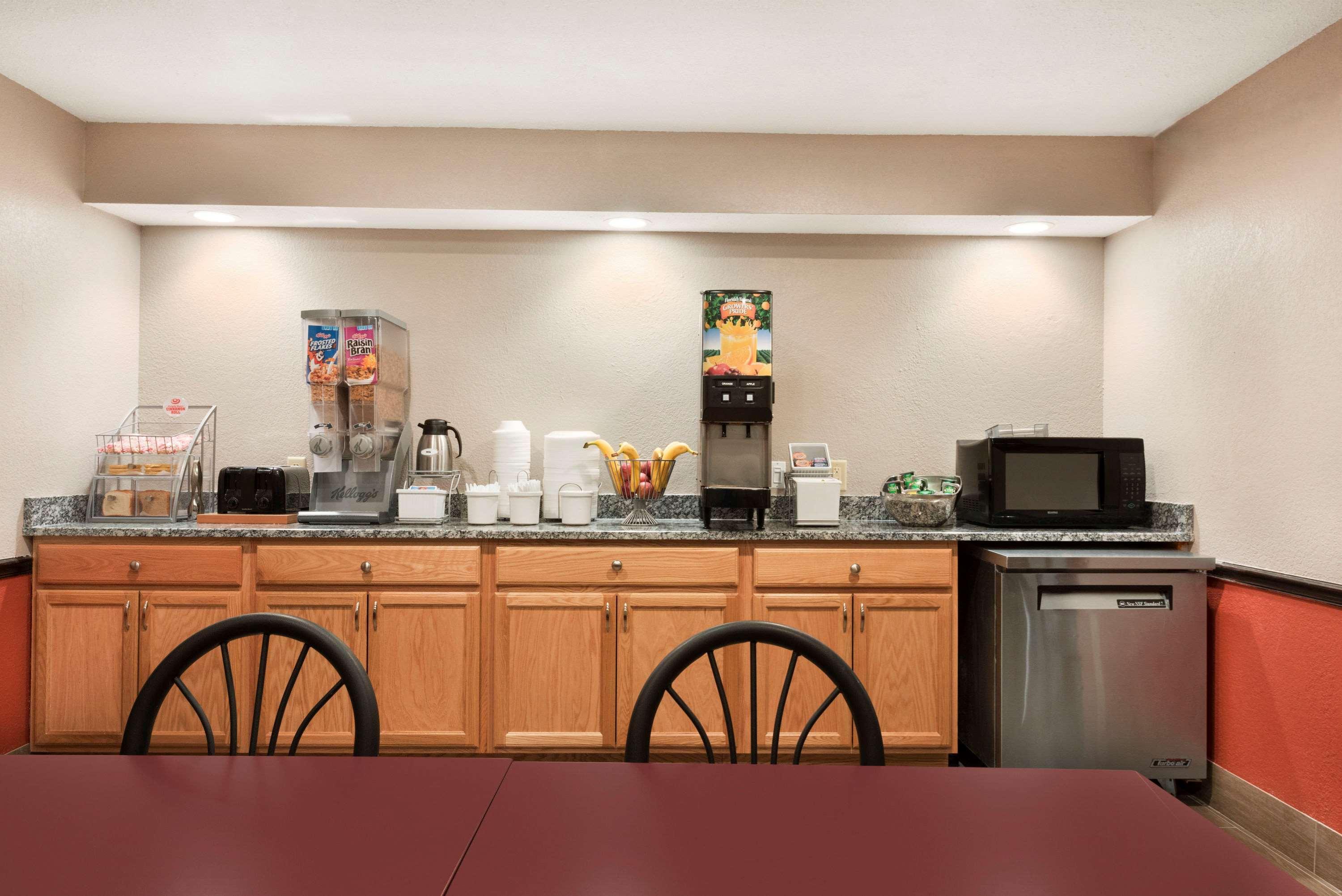 Restaurant Super 8 by Wyndham Rantoul