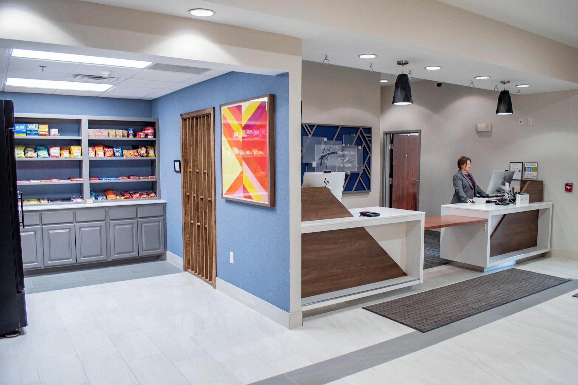 Vista Exterior Holiday Inn Express and Suites Mason City by IHG