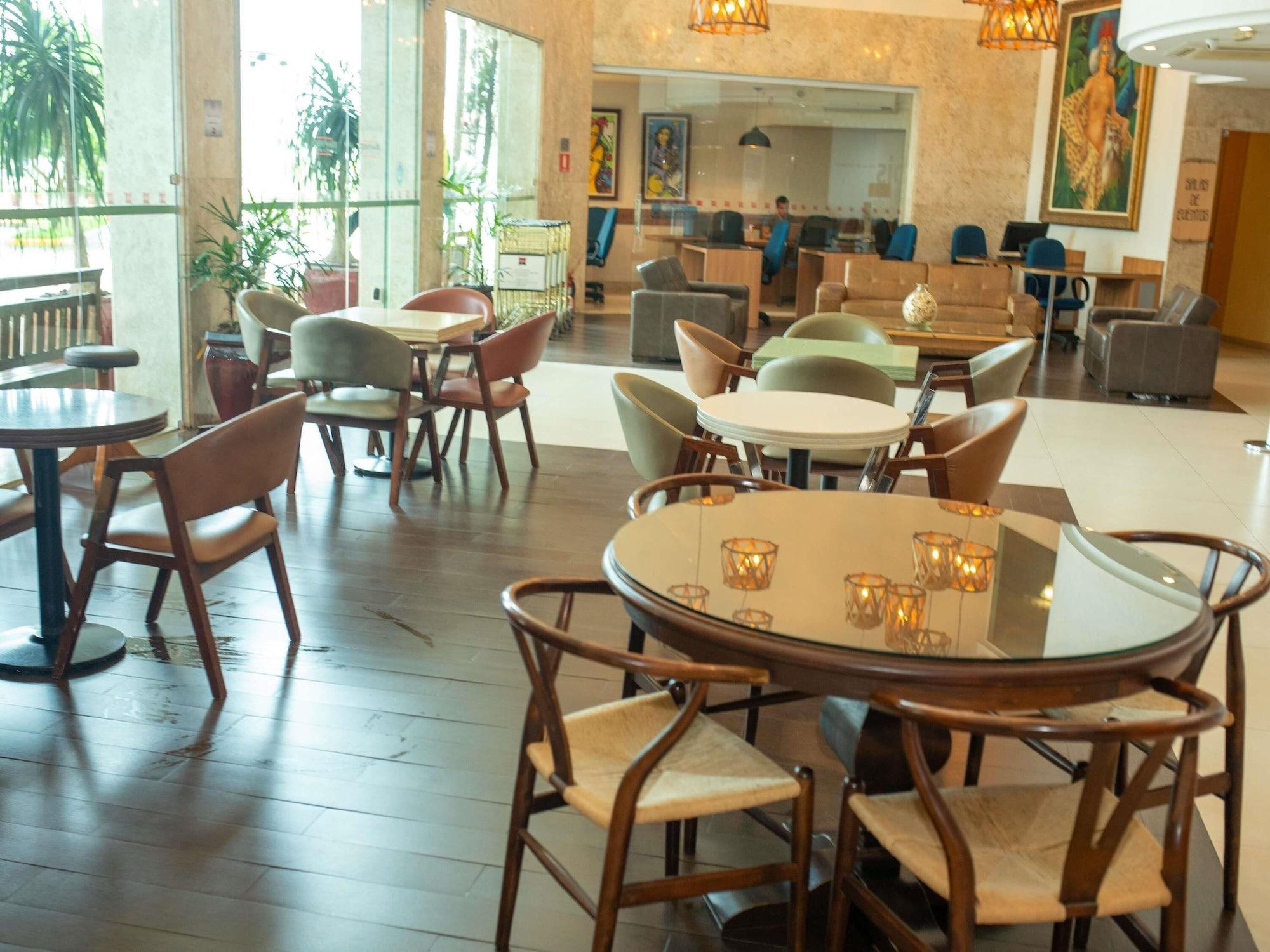 Bar/Salón Ibis Vitoria Da Conquista