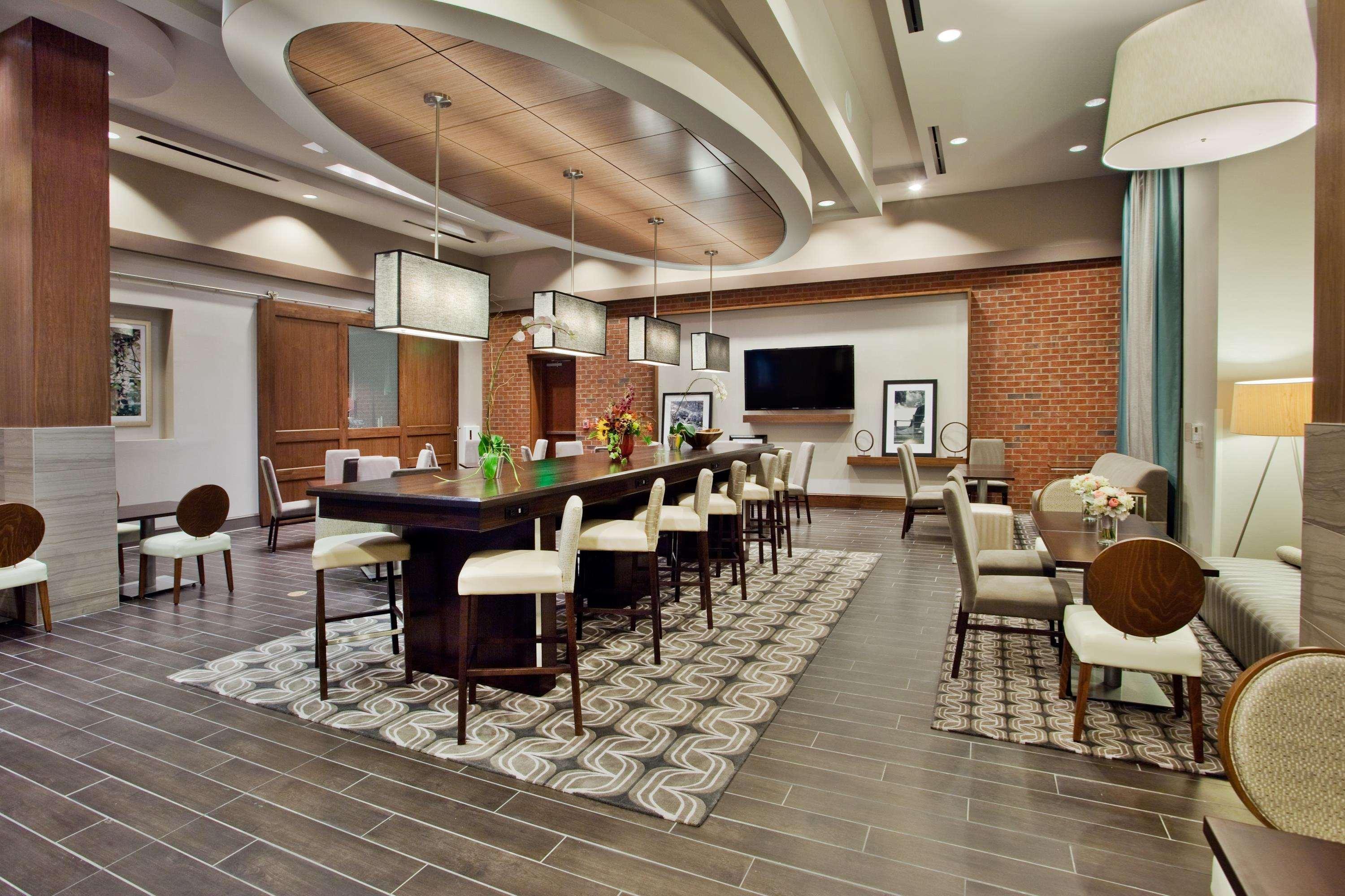 Vista Lobby Hampton Inn & Suites Chapel Hill-Carrboro/Downtown