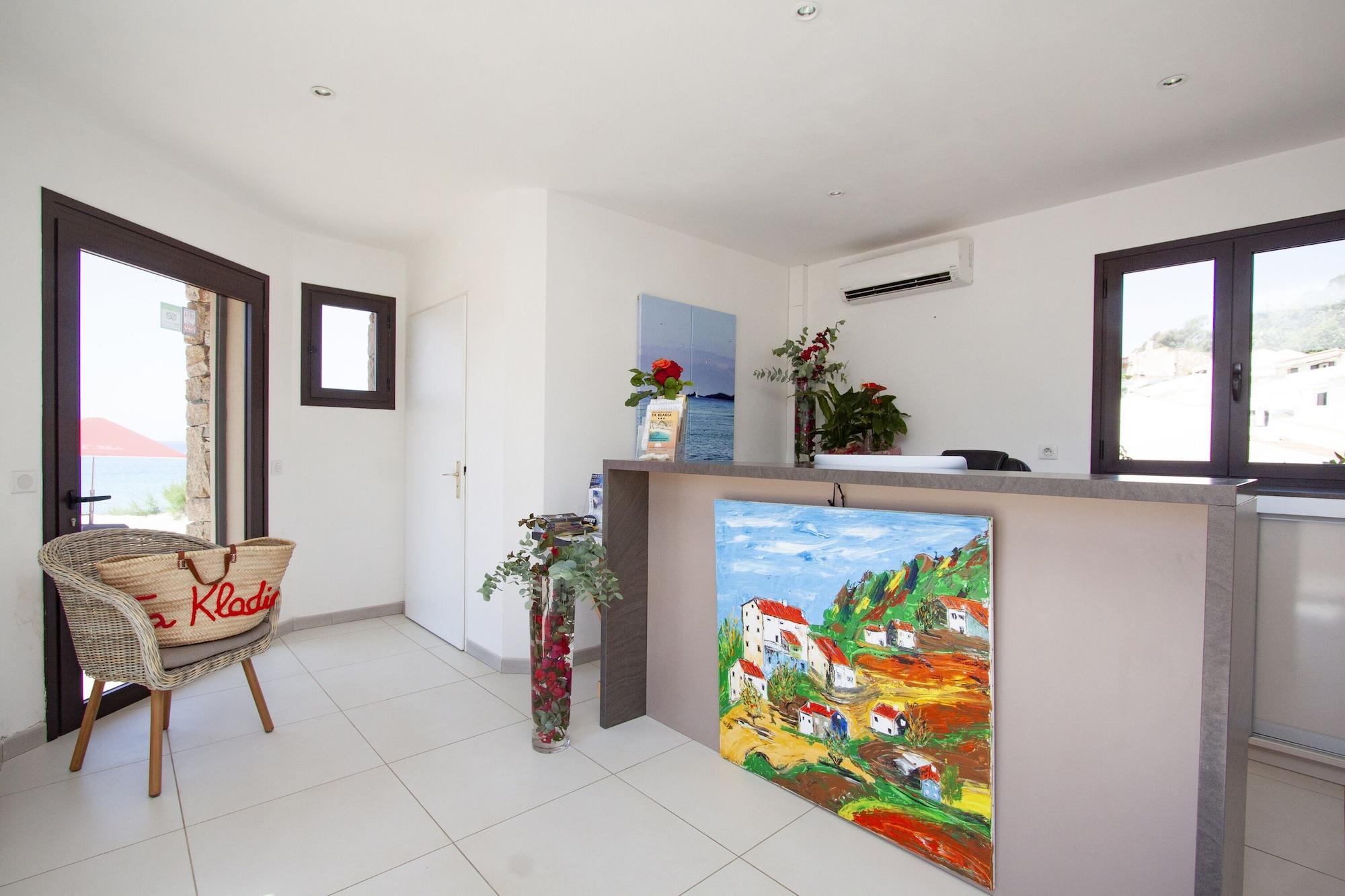 Vista Lobby Hôtel et Résidence Ta Kladia - Omigna