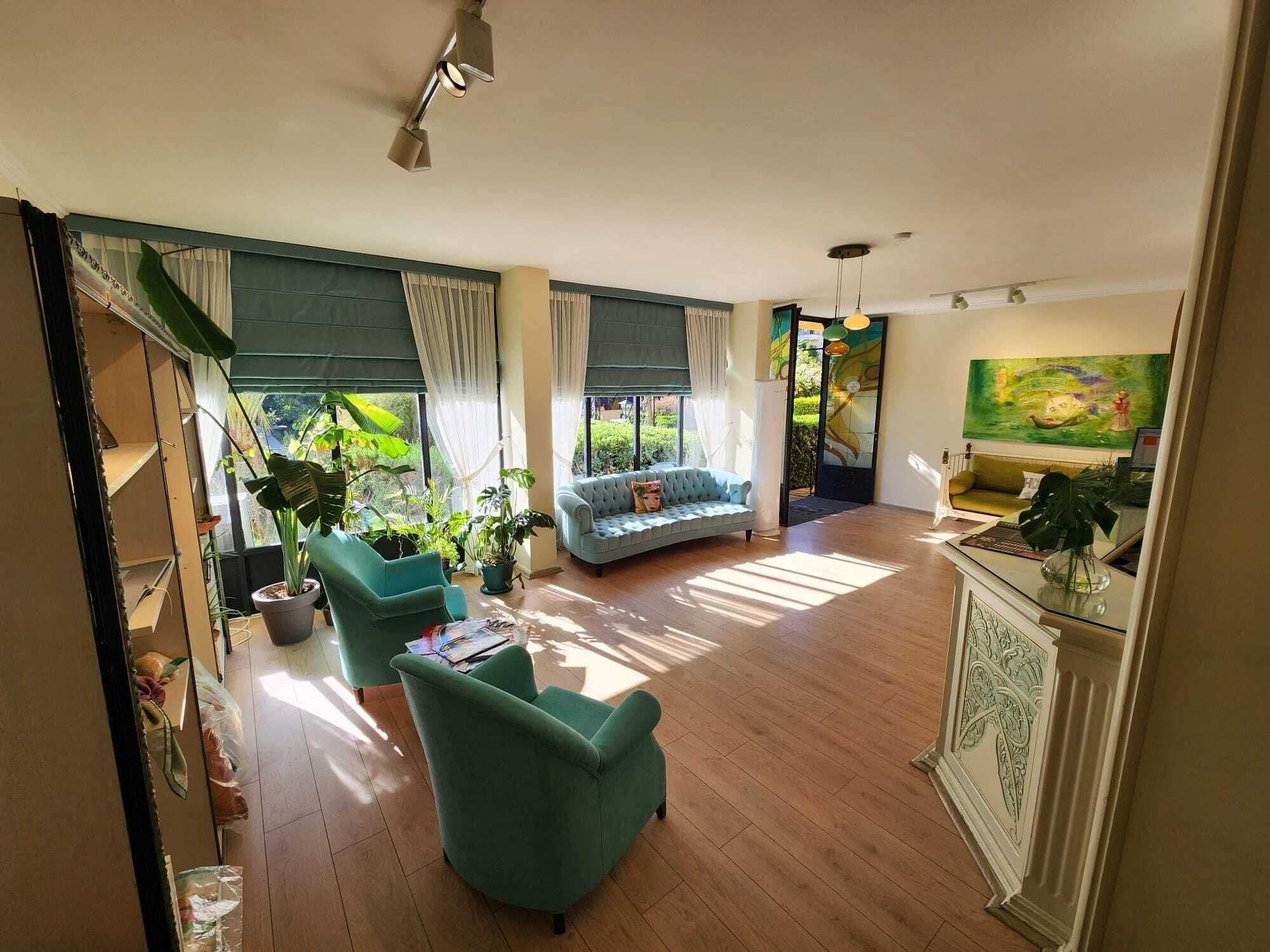 Vista Lobby T & G Apartments