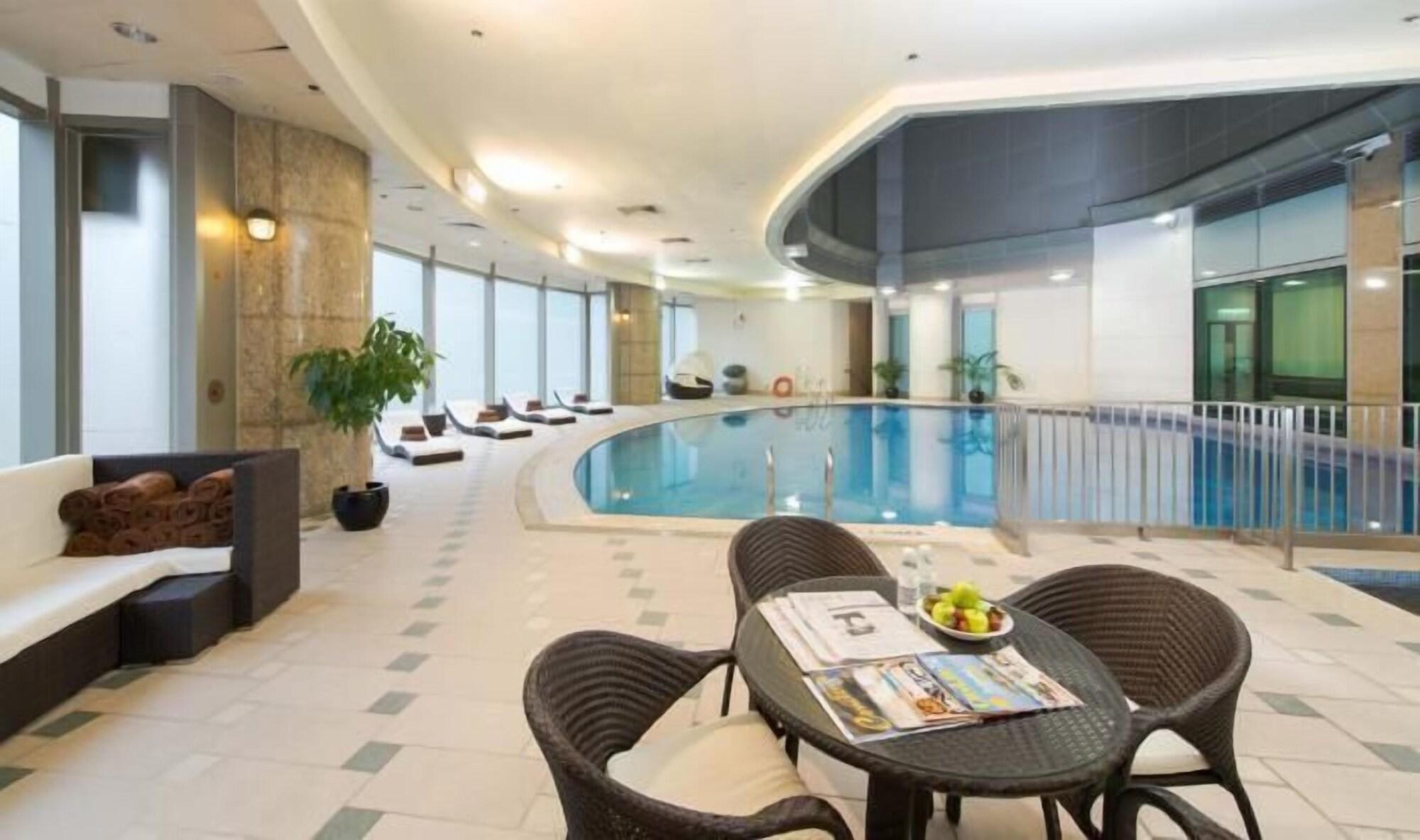 Vista Piscina The Empire Hotel Kowloon