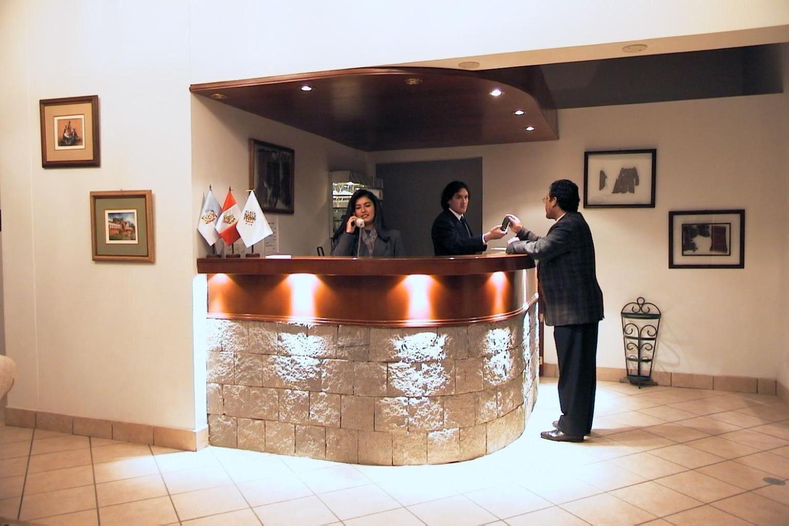 Vista Lobby Plaza Mayor Hotel