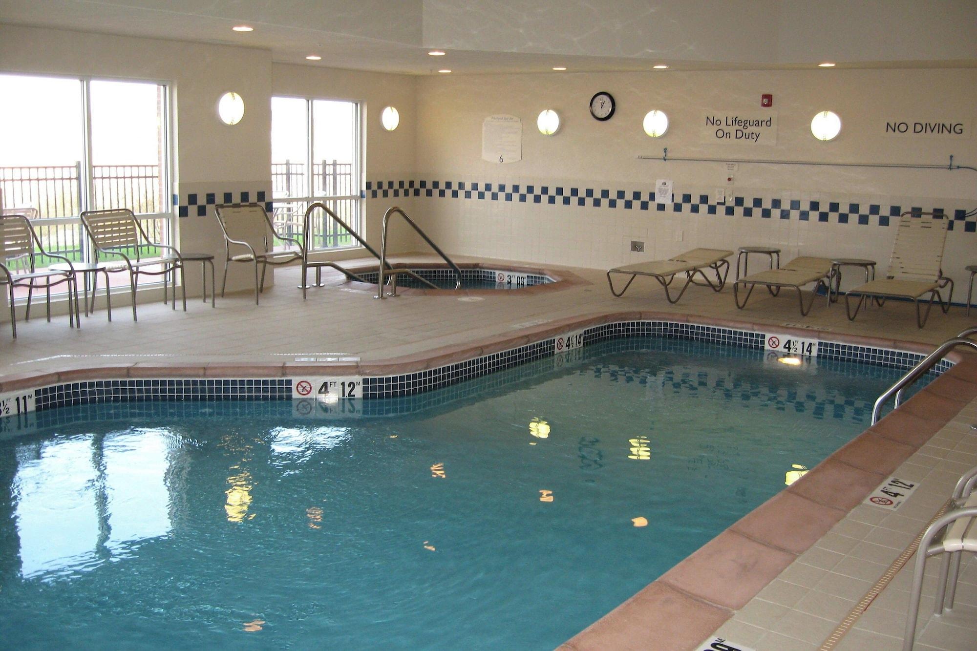 Vista Piscina Fairfield Inn & Suites by Marriott Ames