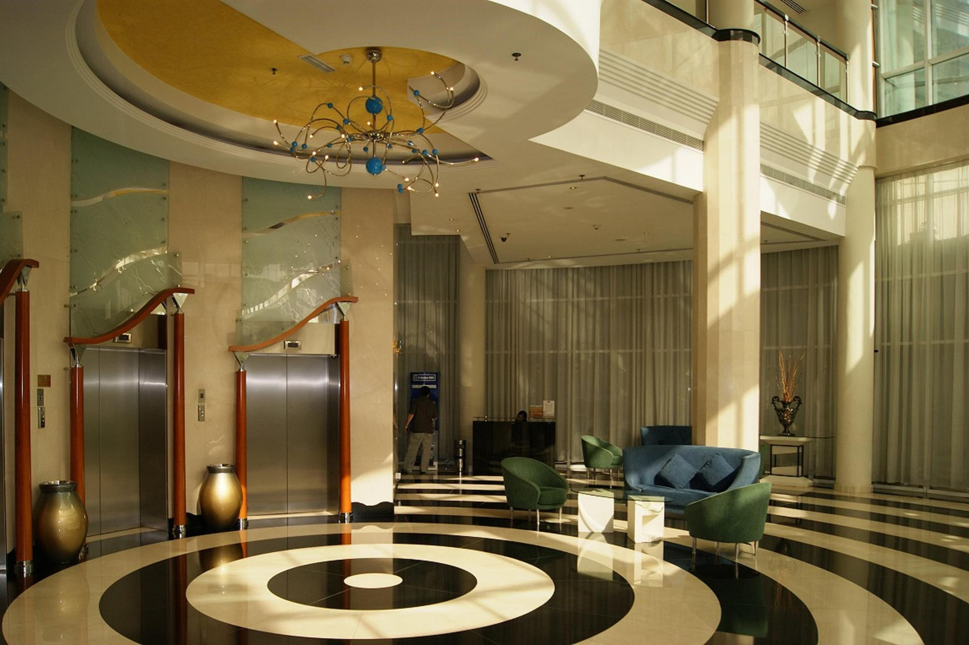 Vista Lobby Millennium Airport Hotel Dubai